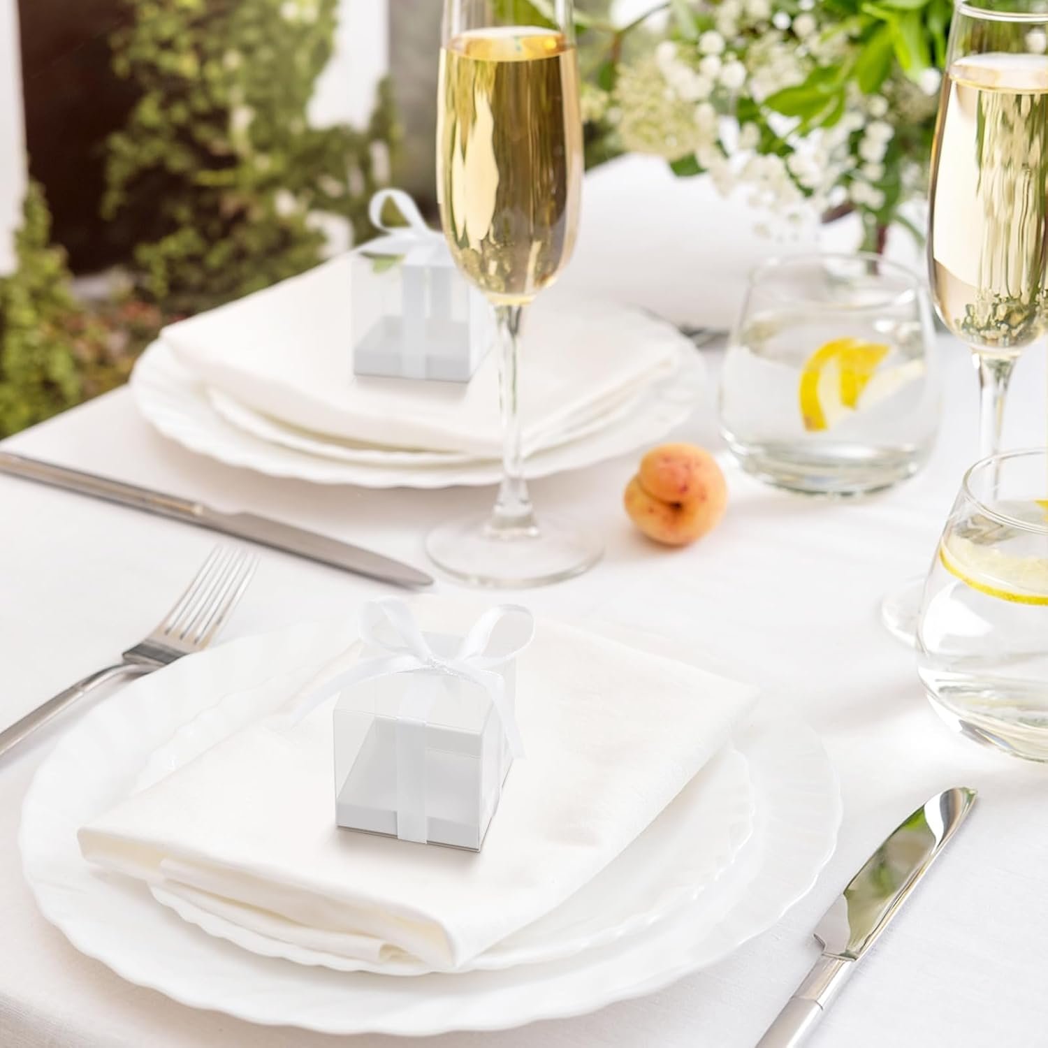 Grossiste en Vrac de Boîtes Favor, Boîtes Transparentes Miniatures 2x2x2 Pouces avec Ribbons Blancs pour Mariage, Anniversaire, Baptême et Décoration de Salle, OEM Personnalisé. Grossiste en Vrac de Boîtes Favor, Boîtes Transparentes Miniatures 2x2x2 Pouces avec Ribbons Blancs pour Mariage, Anniversaire, Baptême et Décoration de Salle, OEM Personnalisé.