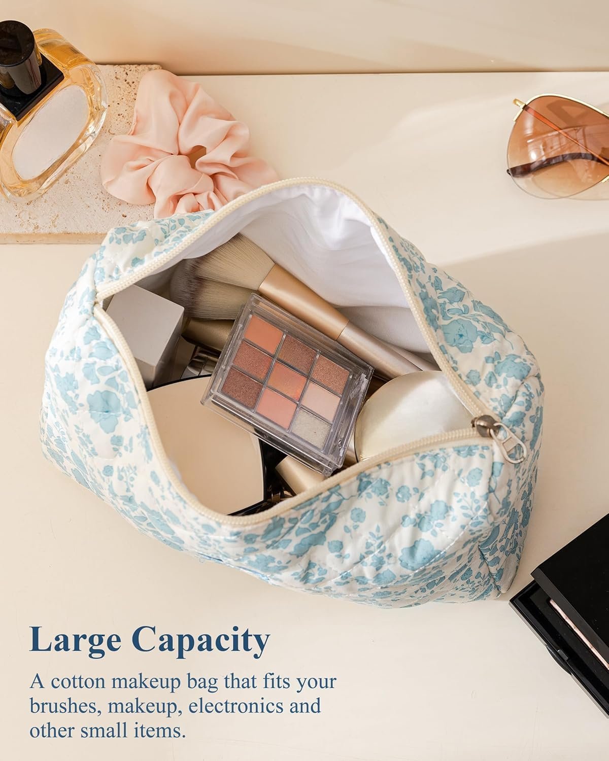 Grossiste sac de maquillage en coton, sac de voyage large avec motif floral coquette, fournisseur OEM pour les femmes et les filles.