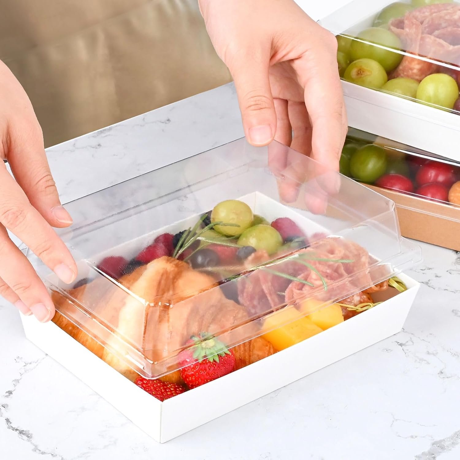 Grossiste en Vrac de Boîtes à Charcuterie 7x5 pouces avec Couvercles Clairs, 50 Packs de Boîtes en Papier avec Fenêtre, Containers Alimentaires Jetables pour Sandwichs, Fraises, Biscuits, Cupcakes, OEM