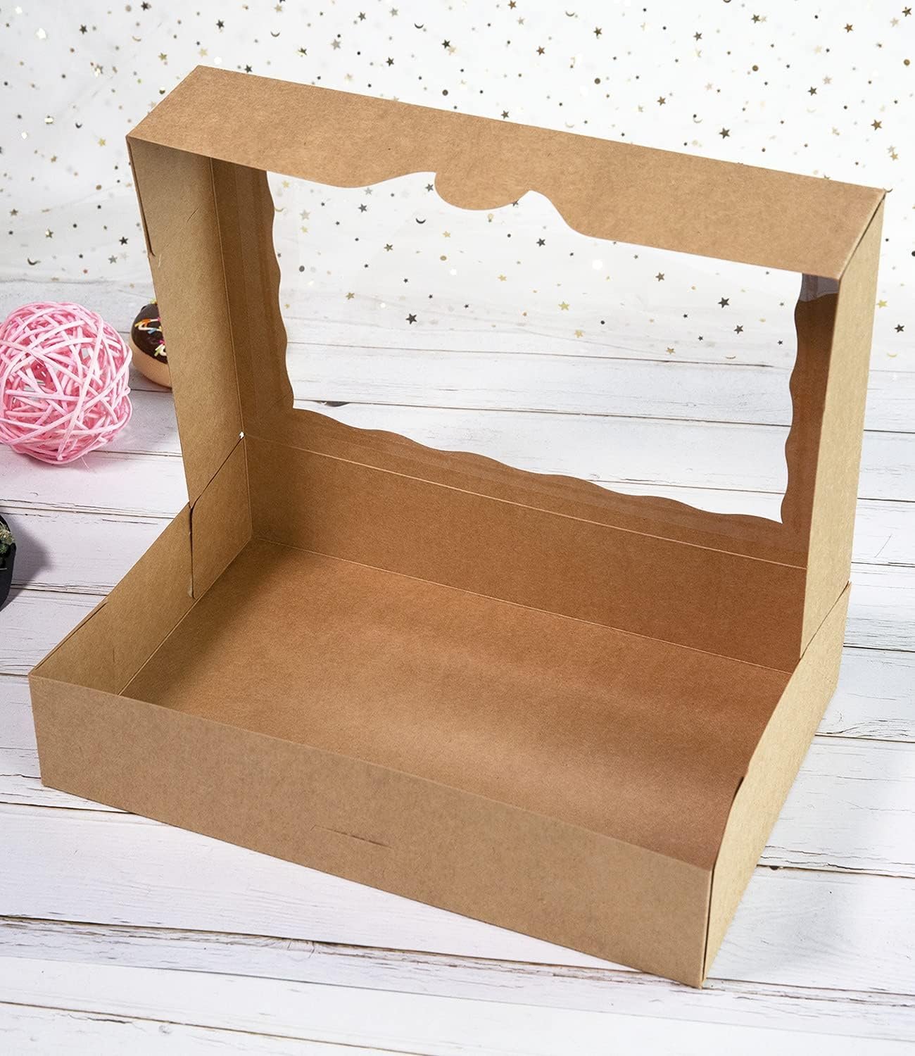 Grossiste Boîte à pâtisserie brune 15 pièces 12x8x2,5 pouces pour donuts et muffins avec couvercle transparent - Fabricant de boîte en papier auto-pop-up pour chocolats et fraises, Logo Personnalisé.
