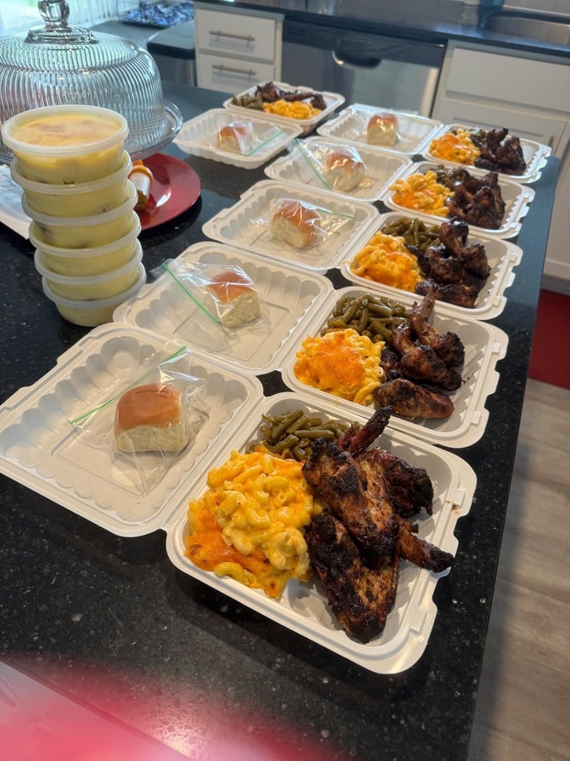 Grossiste Contenants Alimentaires Jetables 34 Pièces 8''x 8'' avec Couvercles, Fournisseur de Solutions de Rangement Plastique en Vrac pour Repas, OEM Sécurisé pour Micro-ondes, Idéal pour les Restaurants et le Service Traiteur.