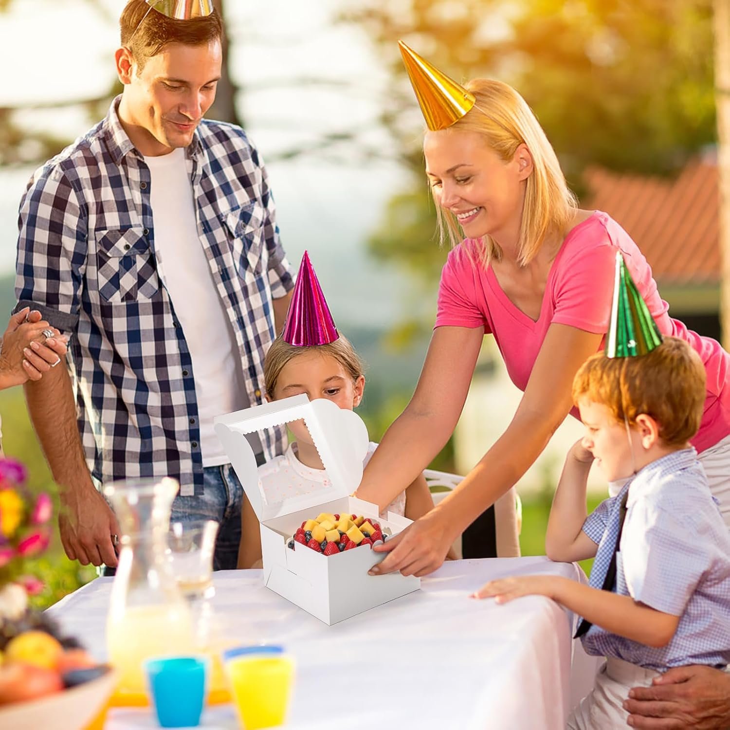 Grossiste Boîtes à Gâteau 8 Pouces avec Fenêtre, 4 Sets de Boîtes de Pâtisserie avec Plateaux et Autocollants, OEM, Boîte à Cupcake pour Anniversaire, Fête, Mariage, Fête des Mères, Saint-Valentin, Noël (8x8x5 pouces) Grossiste Boîtes à Gâteau 8 Pouces avec Fenêtre, 4 Sets de Boîtes de Pâtisserie avec Plateaux et Autocollants, OEM, Boîte à Cupcake pour Anniversaire, Fête, Mariage, Fête des Mères, Saint-Valentin, Noël (8x8x5 pouces)
