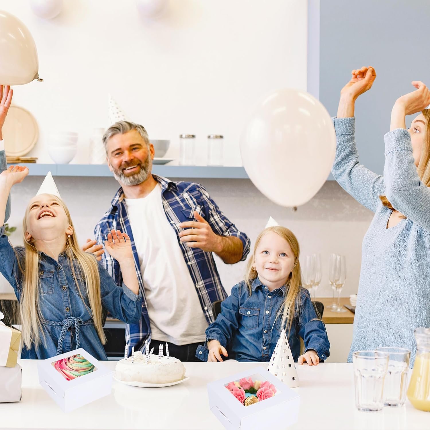 Grossiste Boîtes à Gâteaux Blanches 50 Packs 5x5x2.5in, Boîtes de Pâtisserie avec Fenêtre, Conteneurs Alimentaires pour Cookies, Pâtisserie, Tarte, Fraises, Beignets, Bonbons, Desserts, Cake Petit sur Mesure, Fabricant OEM.