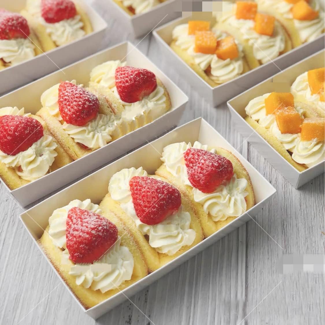 Grossiste de 50 Boîtes en Papier pour Charcuterie avec Couvercles Transparente, Contenants Alimentaires Jetables 7,5'' pour Sandwich, Gâteaux, Fraises, Biscuits au Chocolat, OEM disponible en Vrac