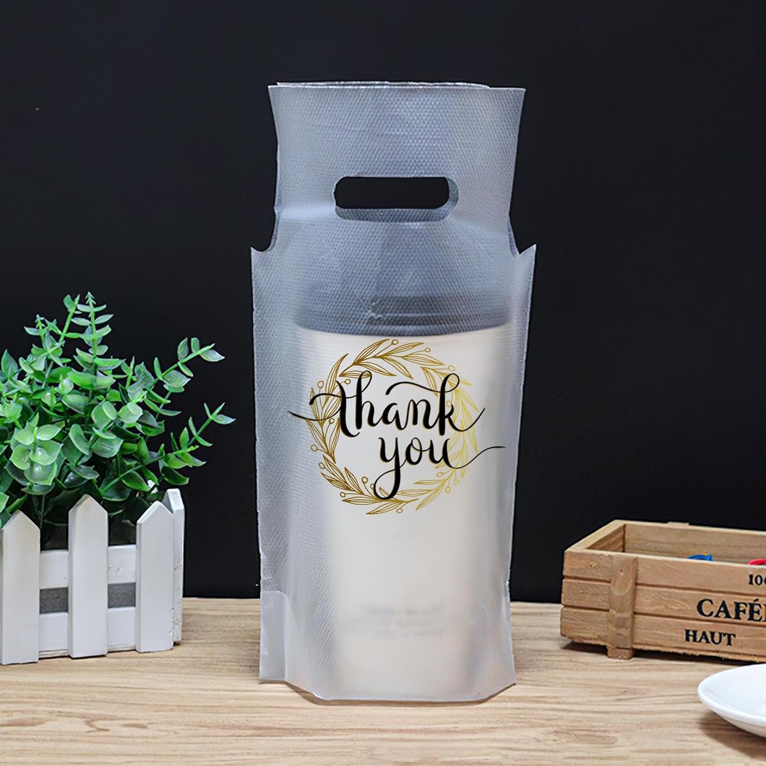 Grossiste de sacs en polyéthylène transparent à poignée, 200 pièces, emballage pour boissons, 11 x 6,3 pouces, avec logo personnalisé, pour café, jus, lait, thé à emporter. Fournisseur idéal pour la vente en gros. Grossiste de sacs en polyéthylène transparent à poignée, 200 pièces, emballage pour boissons, 11 x 6,3 pouces, avec logo personnalisé, pour café, jus, lait, thé à emporter. Fournisseur idéal pour la vente en gros.