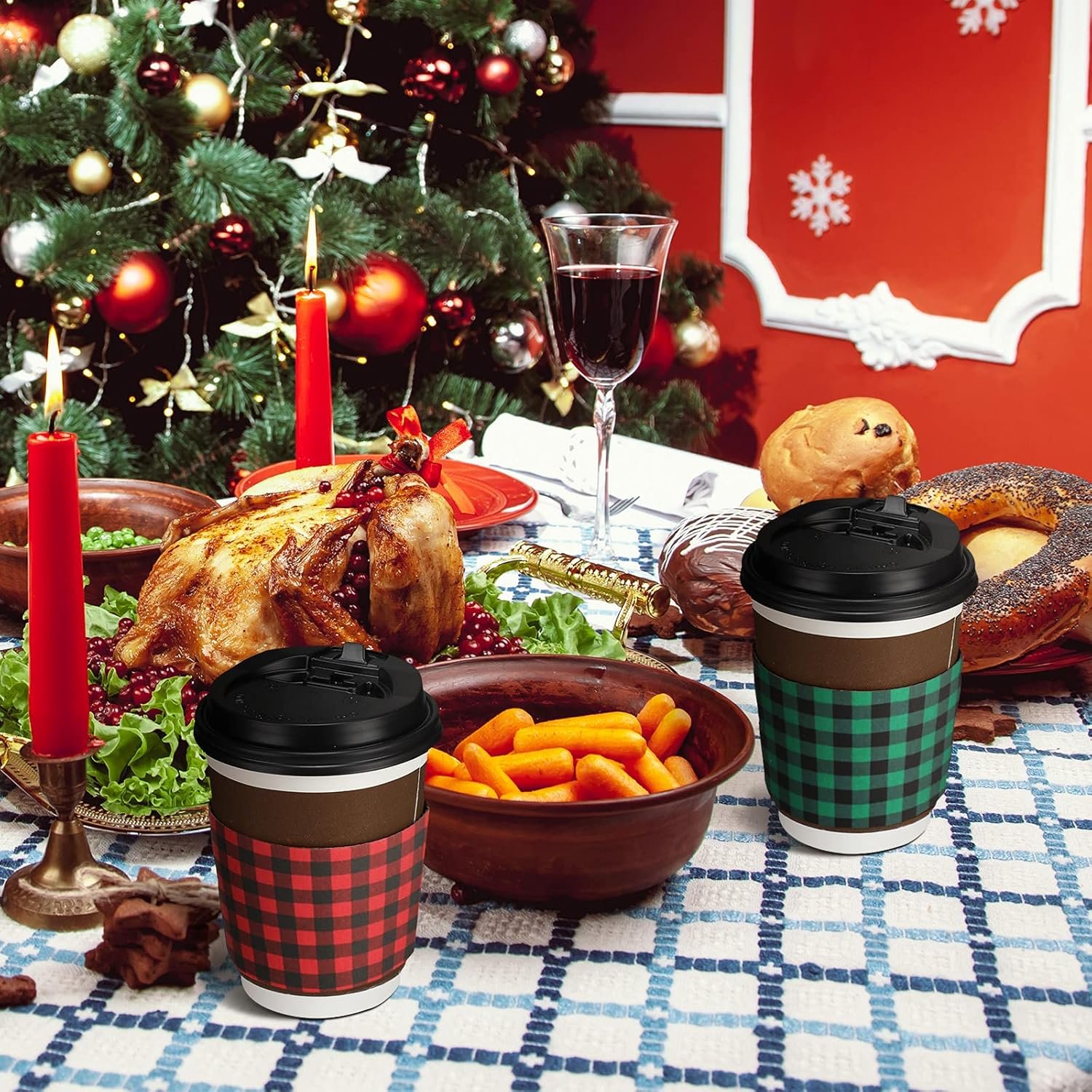 Grossiste en Vrac 42 Pcs Manchons en Papier pour Tasses de Noël, Protection pour les Mains Idéale pour Chocolat Chaud et Boissons Froides, Designs Classiques en Plaid, Fabricant de Manchons Personnalisés.
