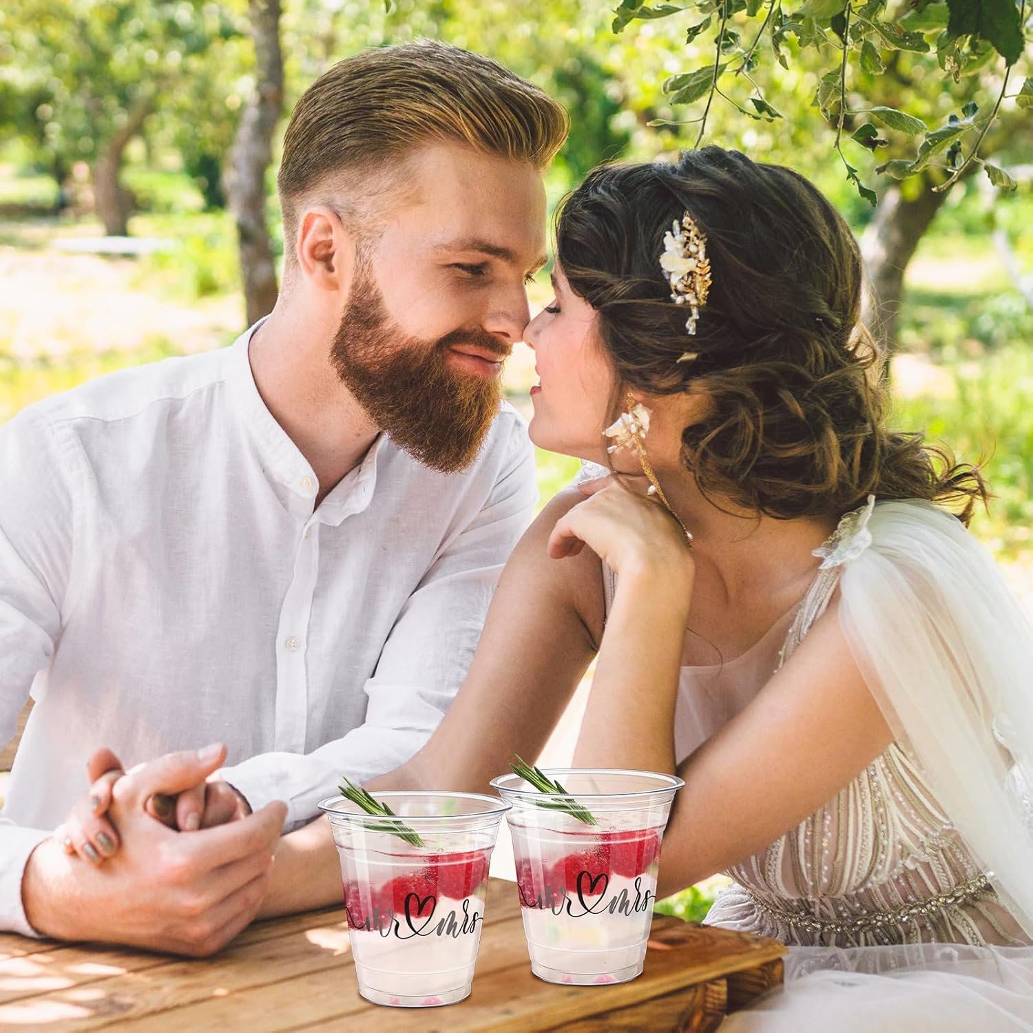 Grossiste en Vrac de gobelets en plastique jetables 10oz pour réception de mariage, Logo Personnalisé pour anniversaire, fête de mariage, shower nuptial (Monsieur et Madame). Fabricant de fournitures de réception. Grossiste en Vrac de gobelets en plastique jetables 10oz pour réception de mariage, Logo Personnalisé pour anniversaire, fête de mariage, shower nuptial (Monsieur et Madame). Fabricant de fournitures de réception.