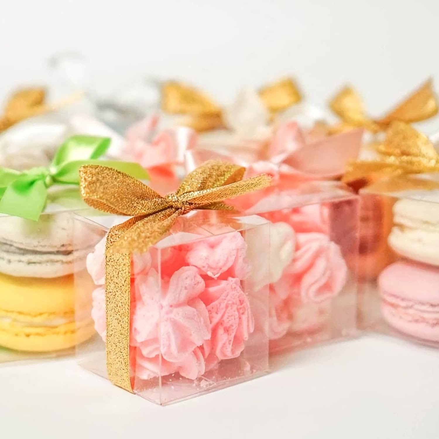 Grossiste de boîtes transparentes pour macarons 2,25x2,25x3 pouces, Favor Boxes pour mariage, baby shower, anniversaire, 25 pack, logo personnalisé, fabricant de solutions sur mesure. Grossiste de boîtes transparentes pour macarons 2,25x2,25x3 pouces, Favor Boxes pour mariage, baby shower, anniversaire, 25 pack, logo personnalisé, fabricant de solutions sur mesure.