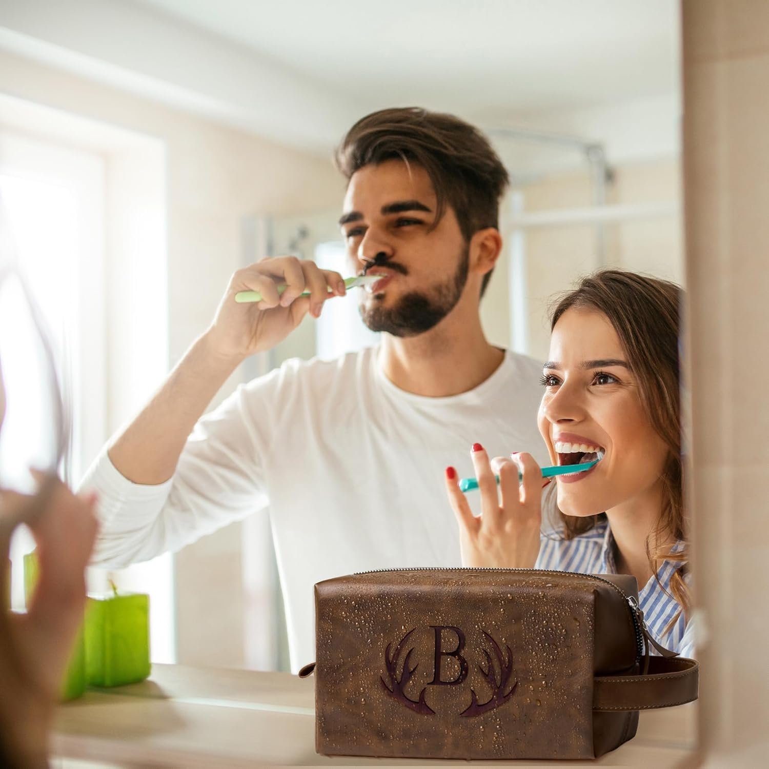 Grossiste Trousse de Toilette Personnalisée en Cuir PU pour Hommes, Accessoires de Voyage Étanches avec Initiales Gravées, Fabricant de Décalcomanies, Shaving Bag pour Papa, Mari, Petit Ami, Grand-Père, Fils, Vente en Gros.