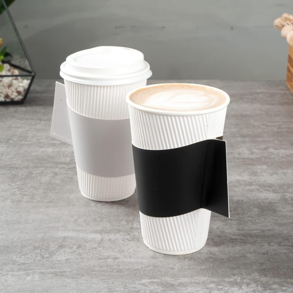 Grossiste en Vrac : Manchons à café chaud Restpresso avec poignée, 50 manchons jetables pour tasses - Tasses vendues séparément, s'adapte aux tasses de 12, 16 et 20 onces, logo personnalisé en papier noir. Fabricant de solutions d'emballage.