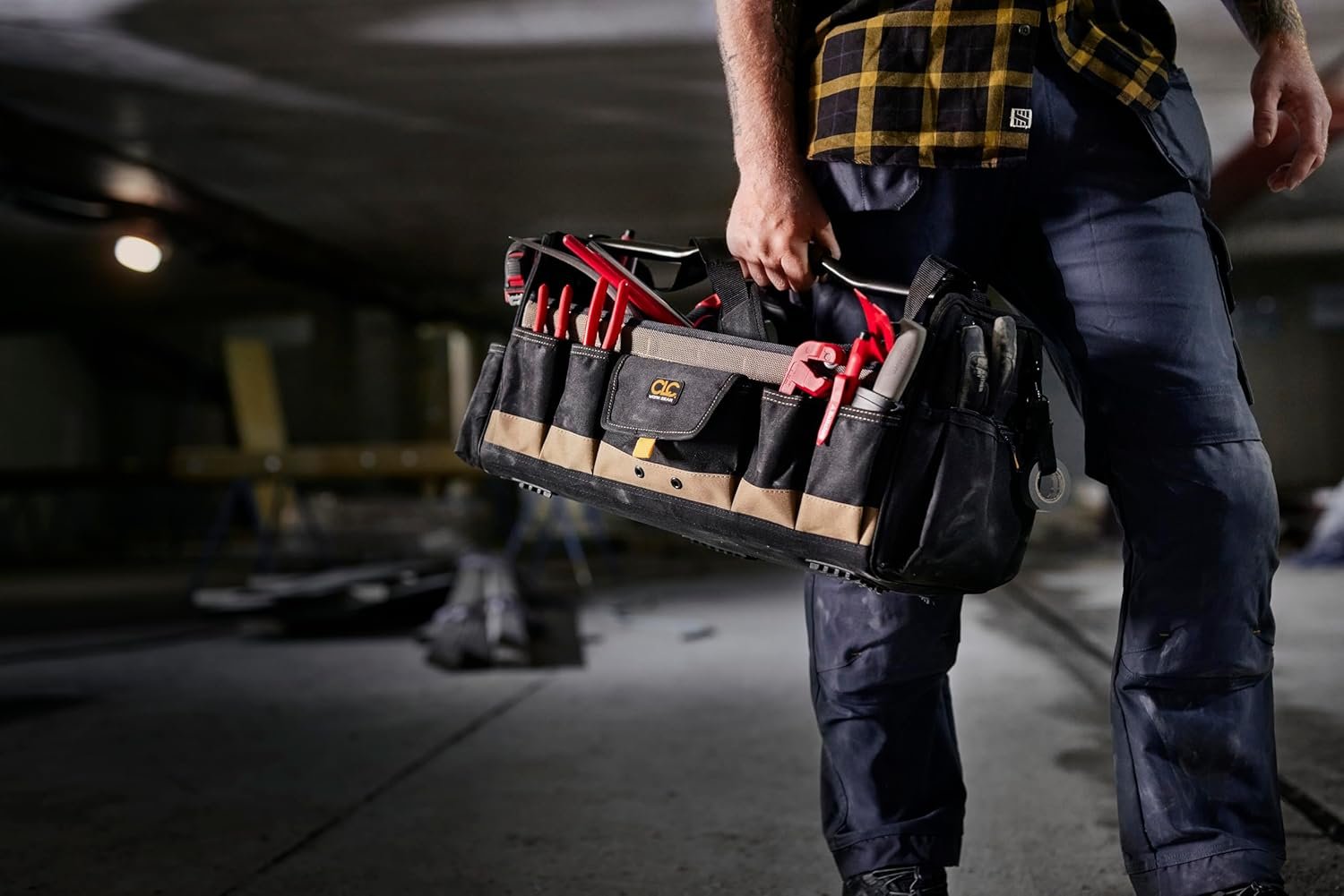 Grossiste de boîtes à outils souples de 20 pouces avec 27 poches, Fabricant de logo personnalisé en gros pour des solutions de rangement professionnelles. Grossiste de boîtes à outils souples de 20 pouces avec 27 poches, Fabricant de logo personnalisé en gros pour des solutions de rangement professionnelles.