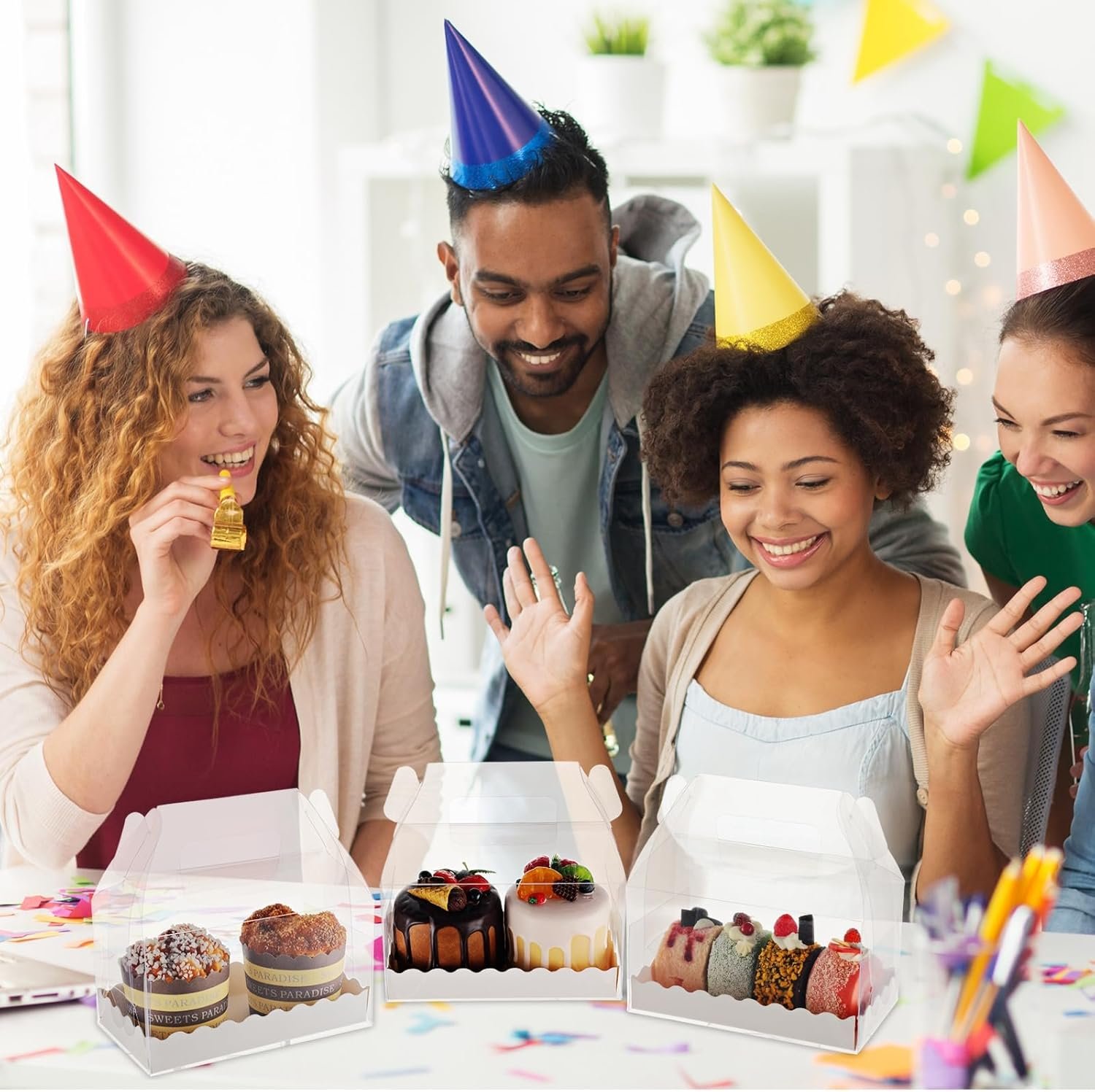 Grossiste Boîtes Gables Transparentes - 25 Pcs Boîtes Favor avec Poignées et Carton pour Cookies, Pâtisseries, Cupcakes et Desserts 6,3 x 3,6 x 3,6'' - Marque Blanche et Personnalisation Disponibles