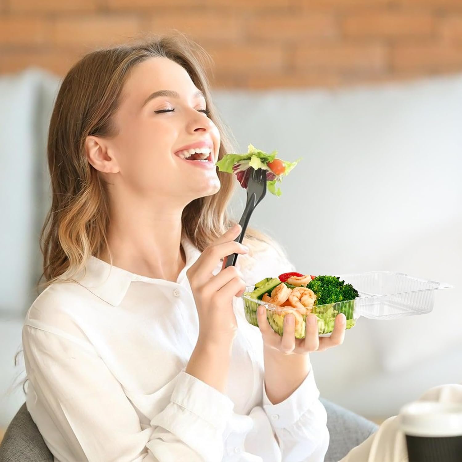 Grossiste conteneurs alimentaires en plastique transparents, boîtes à emporter en vrac pour part de gâteau, salade, sandwichs, desserts et cookies, avec logo personnalisé et couvercles à charnière.