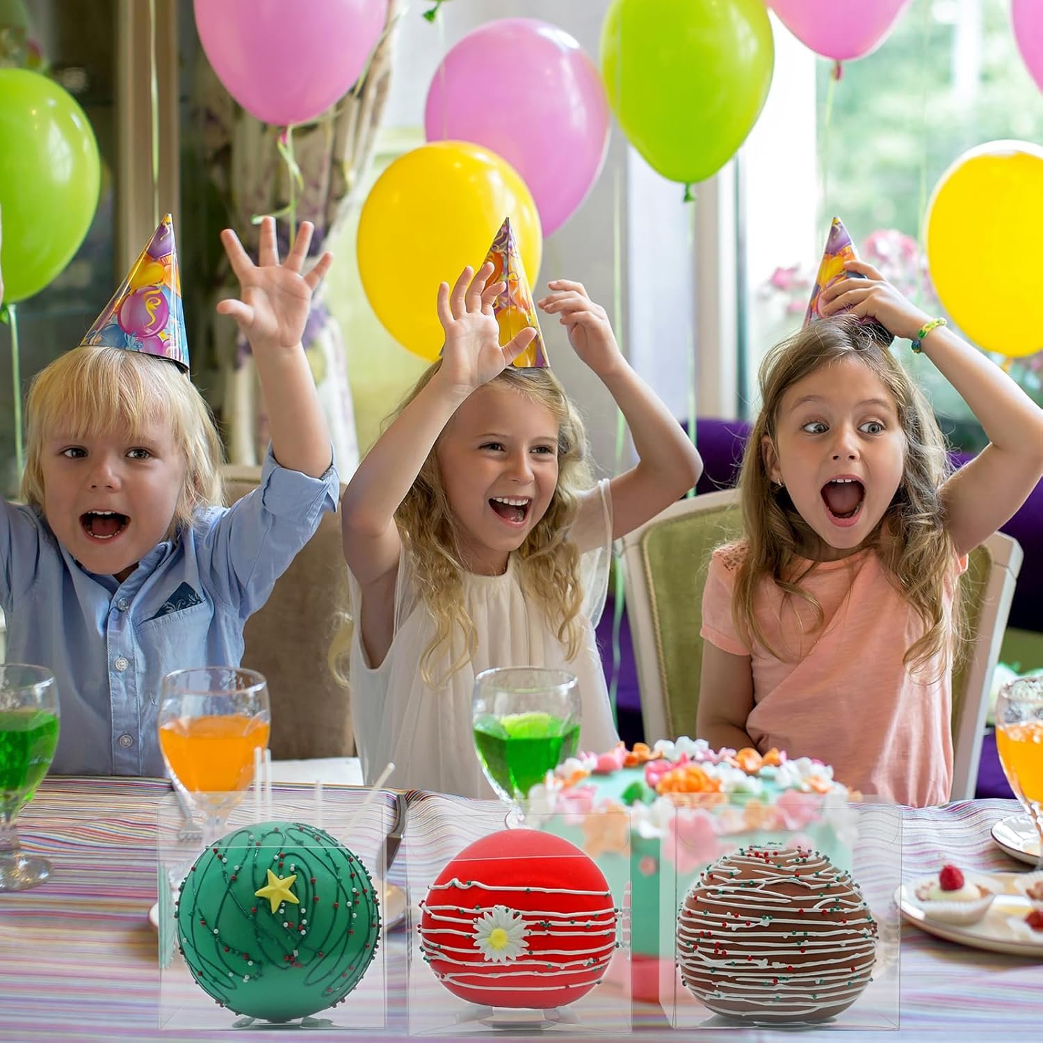 Boîtes à favor transparentes 3x3x3 pouces en vrac, fabriquées par un fournisseur, pour chocolat, macarons et cupcakes, avec logo personnalisé, idéales pour anniversaires et mariages.
