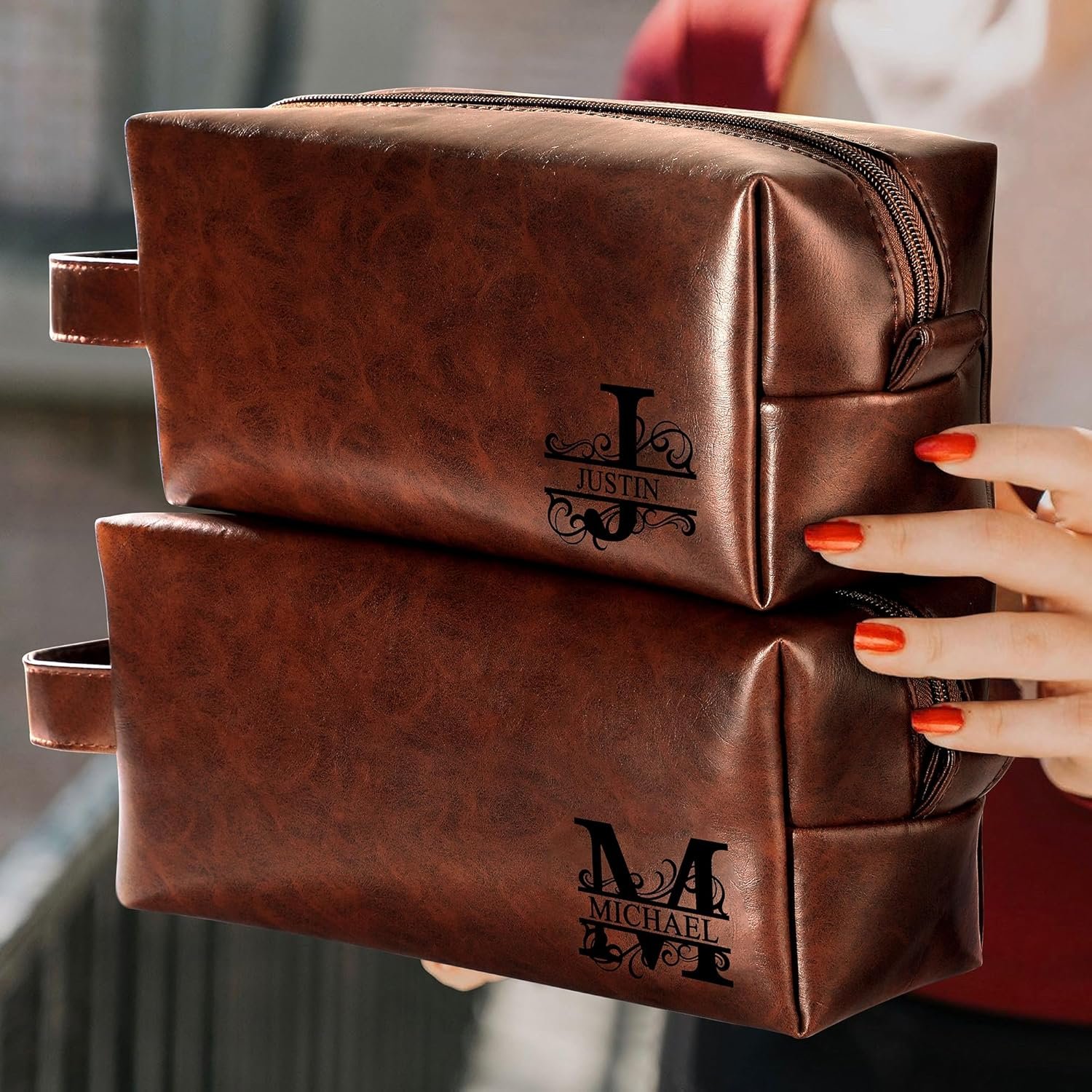 Sac de voyage en toile pour hommes, Logo Personnalisé, sac de toilette en cuir personnalisé pour homme, idéal pour les cadeaux d'anniversaire, Noël, Saint-Valentin, Fête des Pères pour mari, père, grand-père, frère - Vente en Gros. Sac de voyage en toile pour hommes, Logo Personnalisé, sac de toilette en cuir personnalisé pour homme, idéal pour les cadeaux d'anniversaire, Noël, Saint-Valentin, Fête des Pères pour mari, père, grand-père, frère - Vente en Gros.