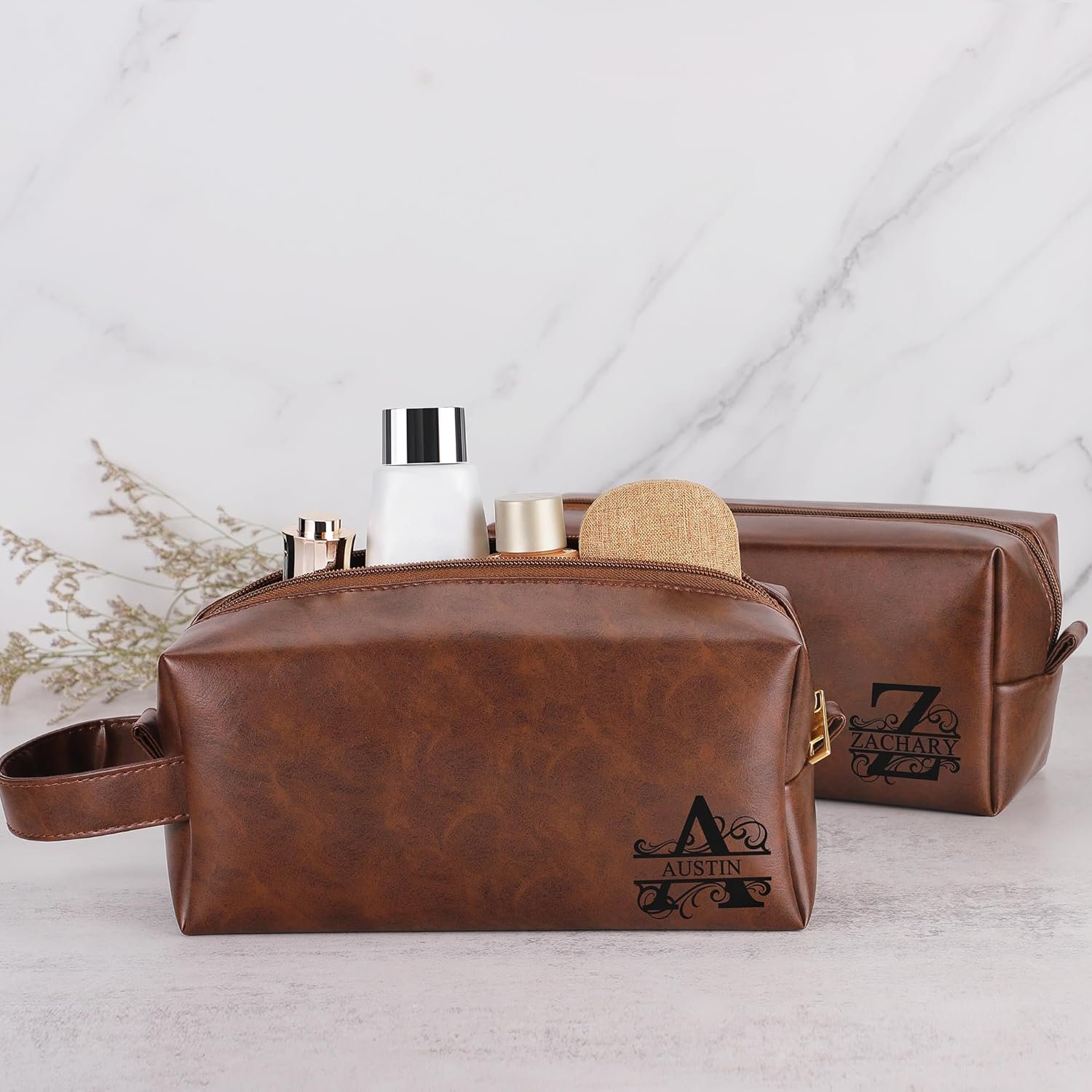 Sac de voyage en toile pour hommes, Logo Personnalisé, sac de toilette en cuir personnalisé pour homme, idéal pour les cadeaux d'anniversaire, Noël, Saint-Valentin, Fête des Pères pour mari, père, grand-père, frère - Vente en Gros. Sac de voyage en toile pour hommes, Logo Personnalisé, sac de toilette en cuir personnalisé pour homme, idéal pour les cadeaux d'anniversaire, Noël, Saint-Valentin, Fête des Pères pour mari, père, grand-père, frère - Vente en Gros.