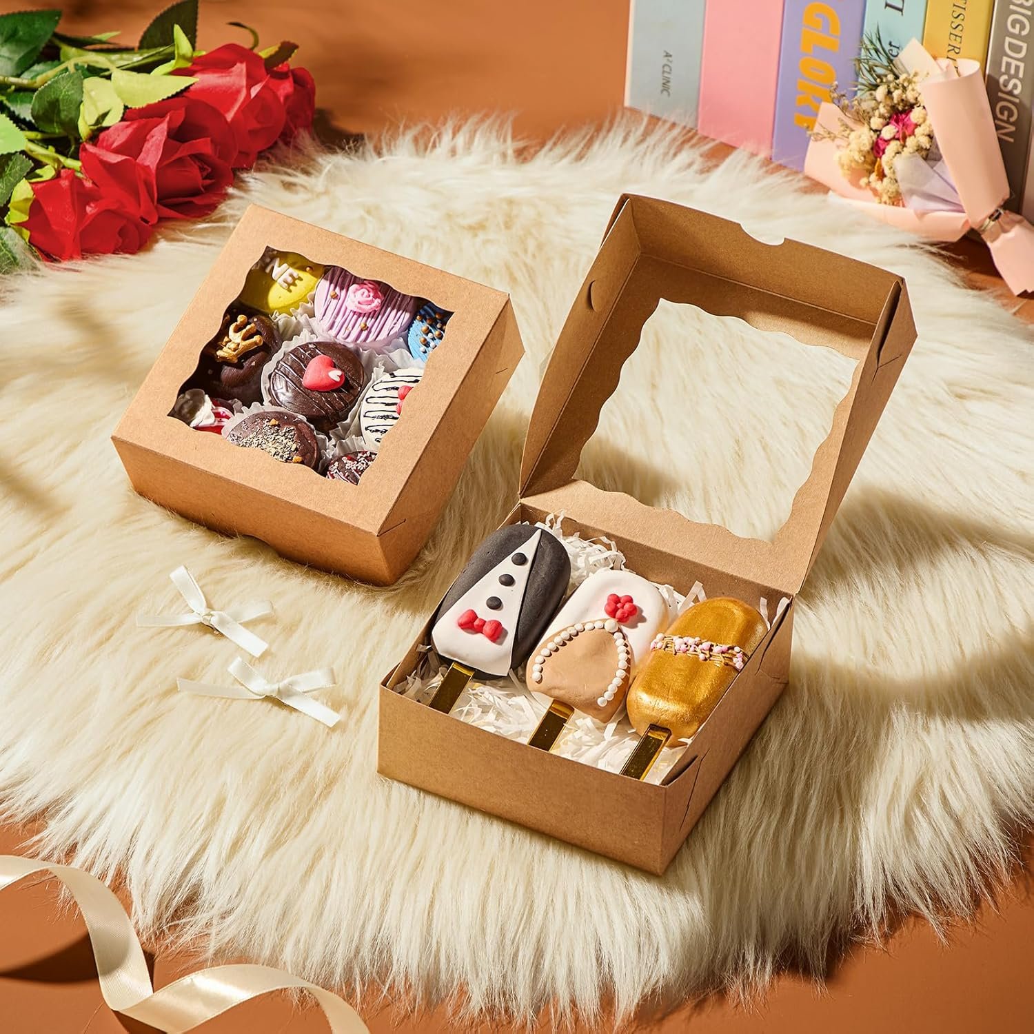 Boxes à Pâtisserie Vente en Gros de 20 Pcs 5x5x2 Pouces avec Fenêtre pour Cookies, Mini Gâteaux, Fraises Chocolatées, Macarons, Tartes et Brownies - Logo Personnalisé chez le Fabricant