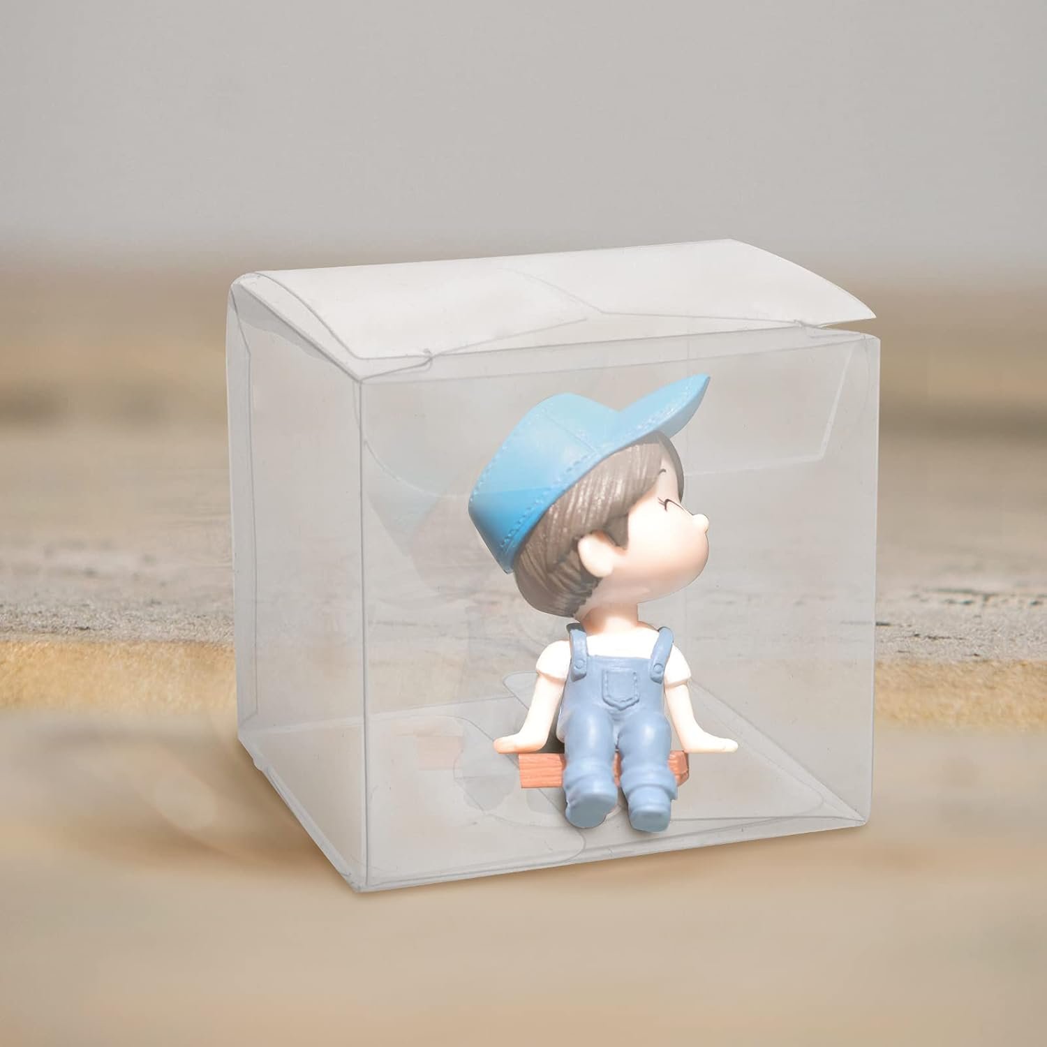 Grossiste de boîtes cadeaux transparentes 4 x 4 x 4 pouces, parfaites pour mariages, anniversaires et douches de bébé, avec logo personnalisé et options de vente en gros disponibles auprès des fournisseurs.