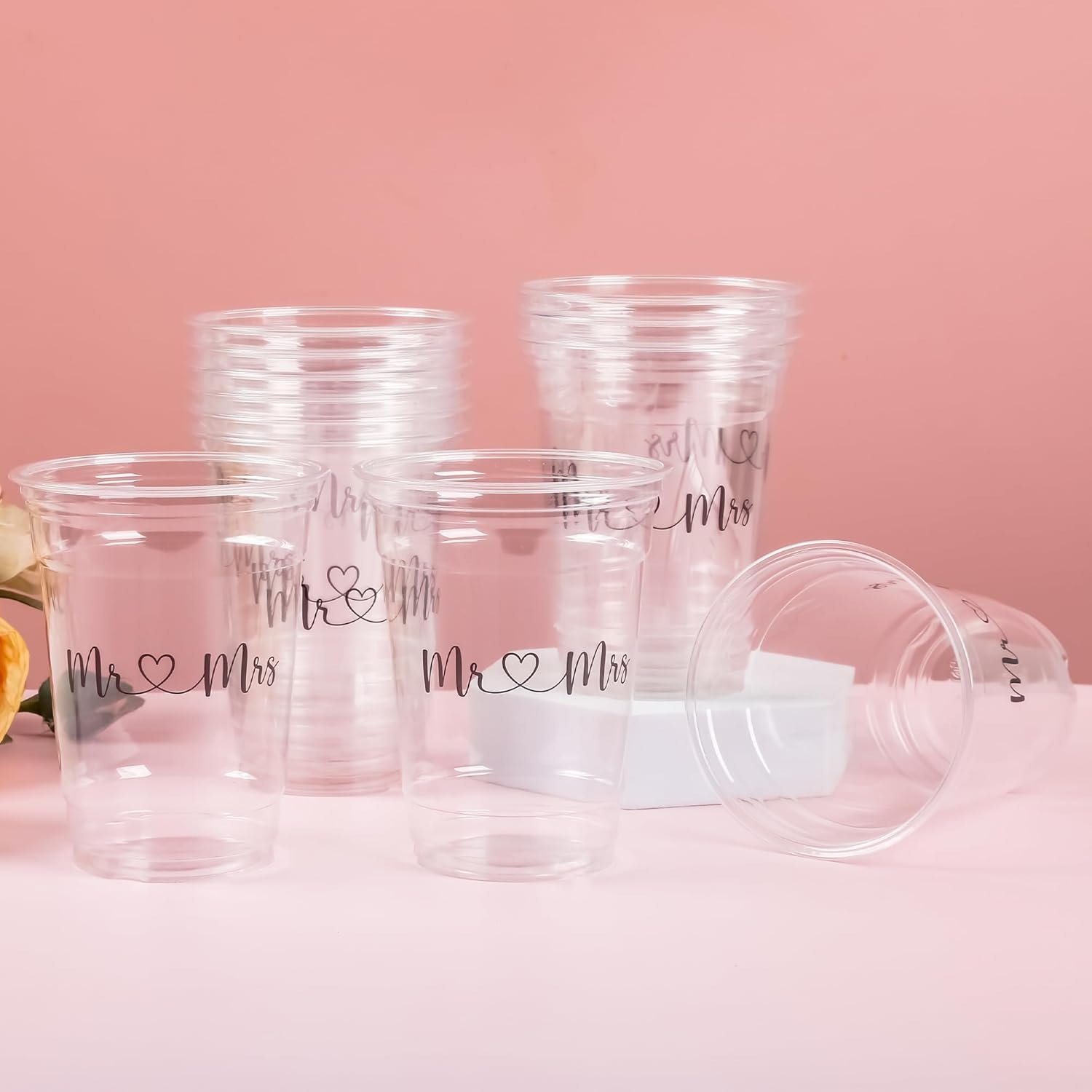 Grossiste gobelets en plastique 12oz transparent Mr et Mrs pour mariage, fête prénuptiale et anniversaire, logo personnalisé, 50 pièces, fabricant, vente en gros.