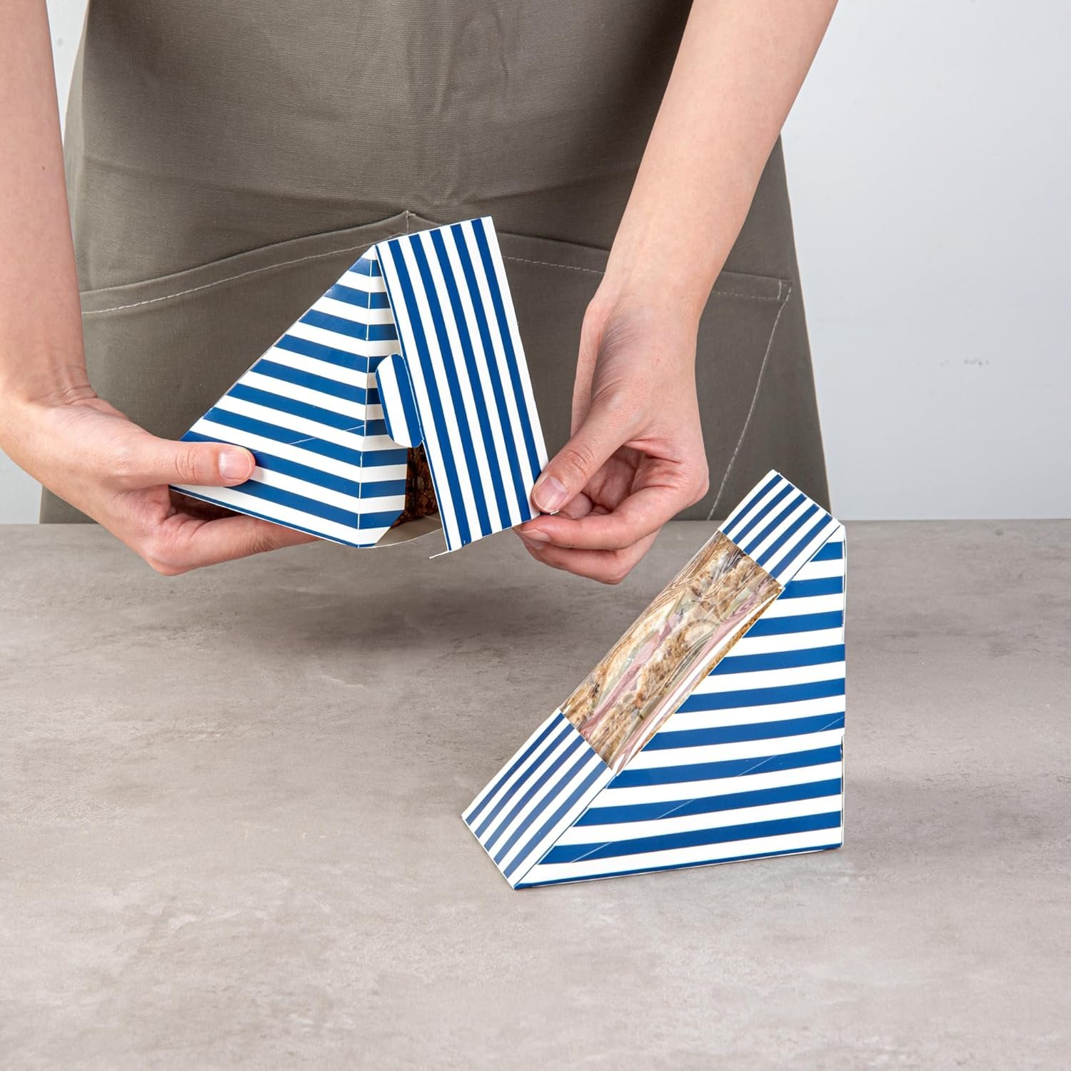 Boîte à sandwich en papier medium à rayures bleues et blanches - 4 3/4