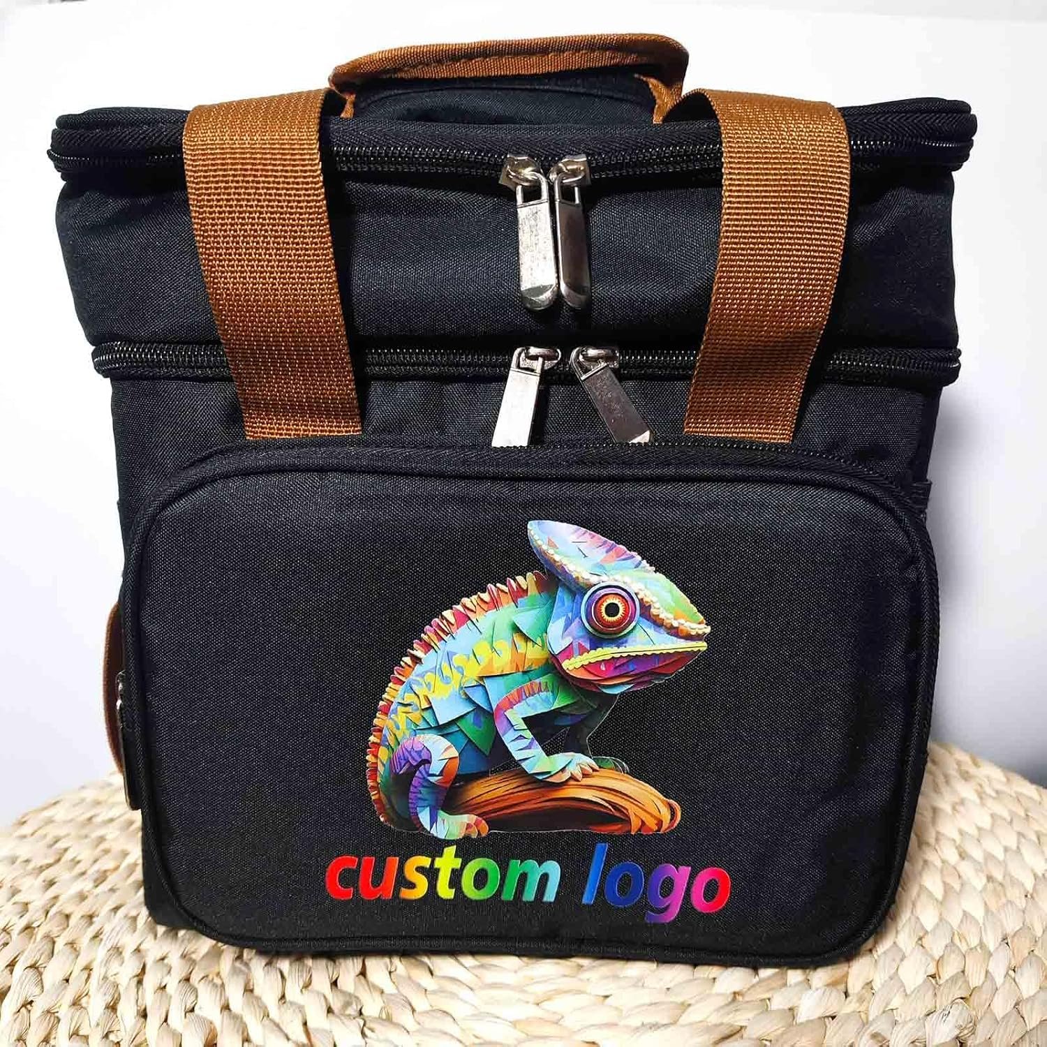 Grossiste boîte isotherme personnalisée noire avec logo personnalisé, fabricant de sacs fourre-tout, vente en gros d'accessoires promotionnels.