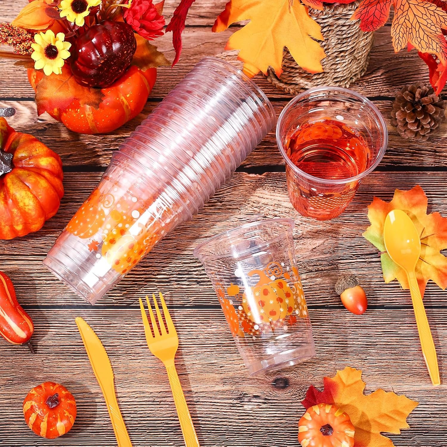 Grossiste gobelets en plastique jetables de 12 oz pour l'automne avec motifs de citrouille, fournies en 50 unités, parfaits pour célébrations, anniversaire, mariage et événements, marque blanche et personnalisable.