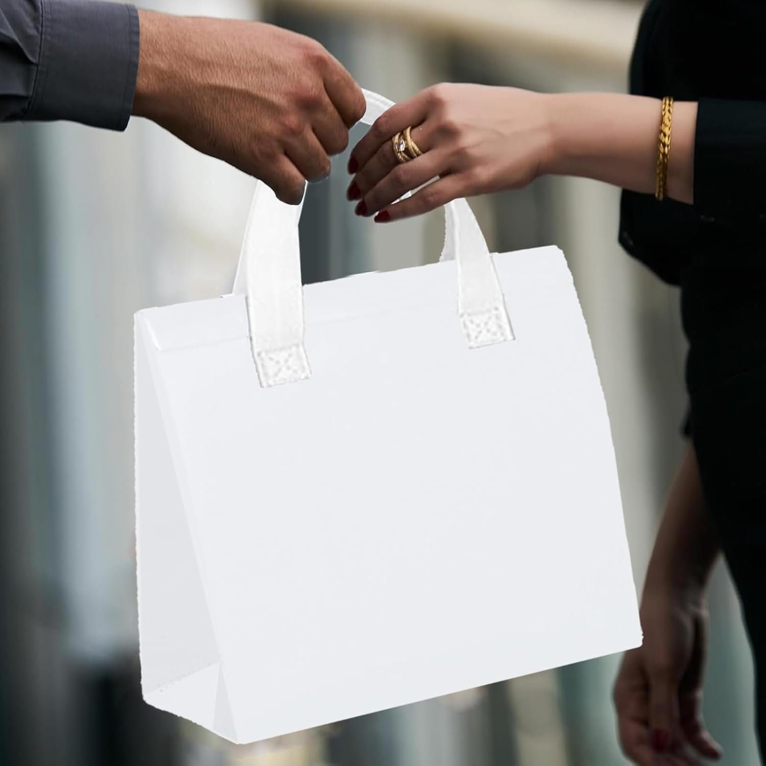Grossiste en Pochettes Isolantes à Emporter en Vrac - 25 Pcs 6 x 9,5 x 10 Pouces Sacs Thermiques - Sac Isotherme Jetable pour Aliments Chauds et Froids, Livraison de Repas (Blanc) - Logo Personnalisé Grossiste en Pochettes Isolantes à Emporter en Vrac - 25 Pcs 6 x 9,5 x 10 Pouces Sacs Thermiques - Sac Isotherme Jetable pour Aliments Chauds et Froids, Livraison de Repas (Blanc) - Logo Personnalisé