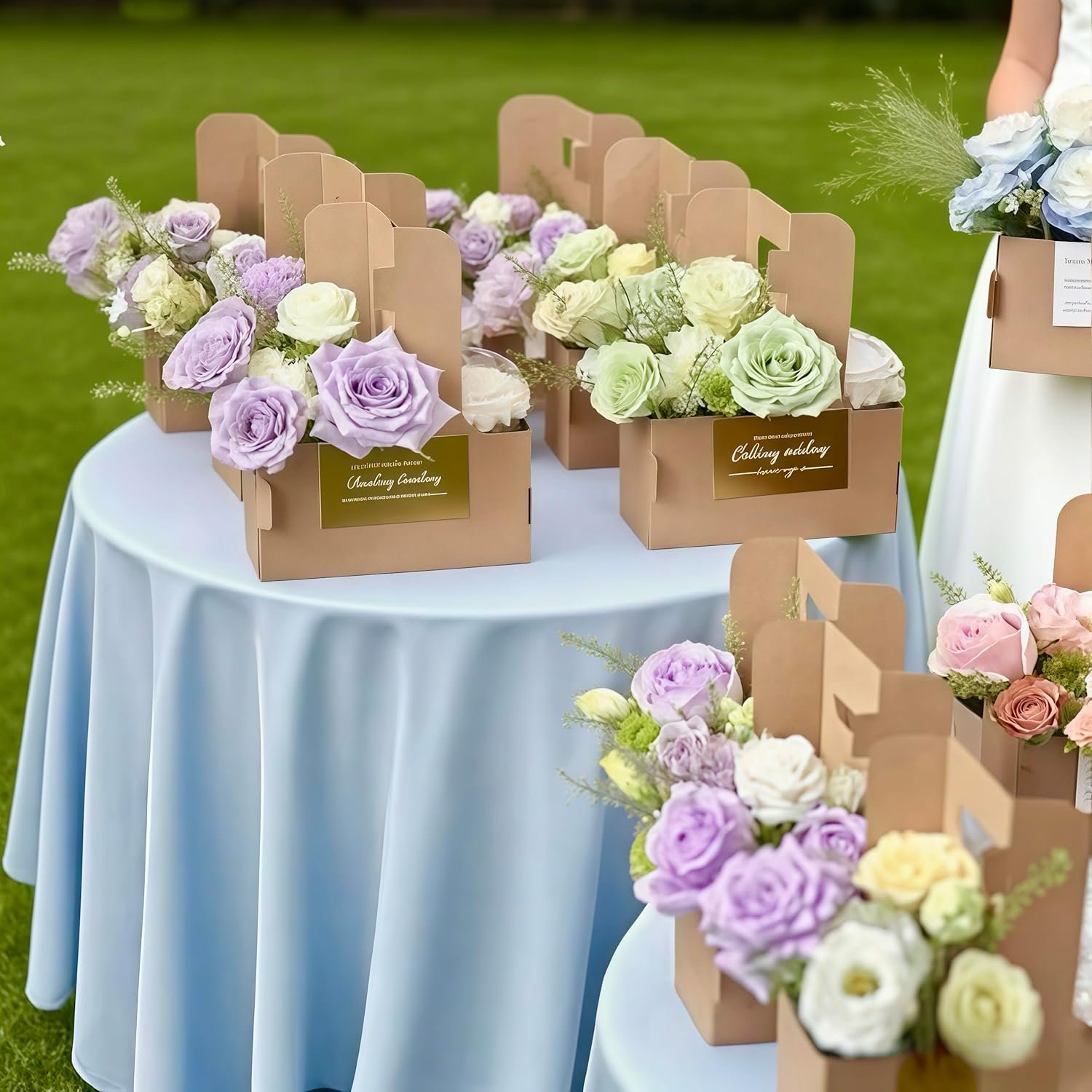 Grossiste support à boissons en papier Kraft pour 2 tasses avec poignée, 20 unités, logo personnalisé, fabricant de contenants jetables pour la livraison et le service à emporter.
