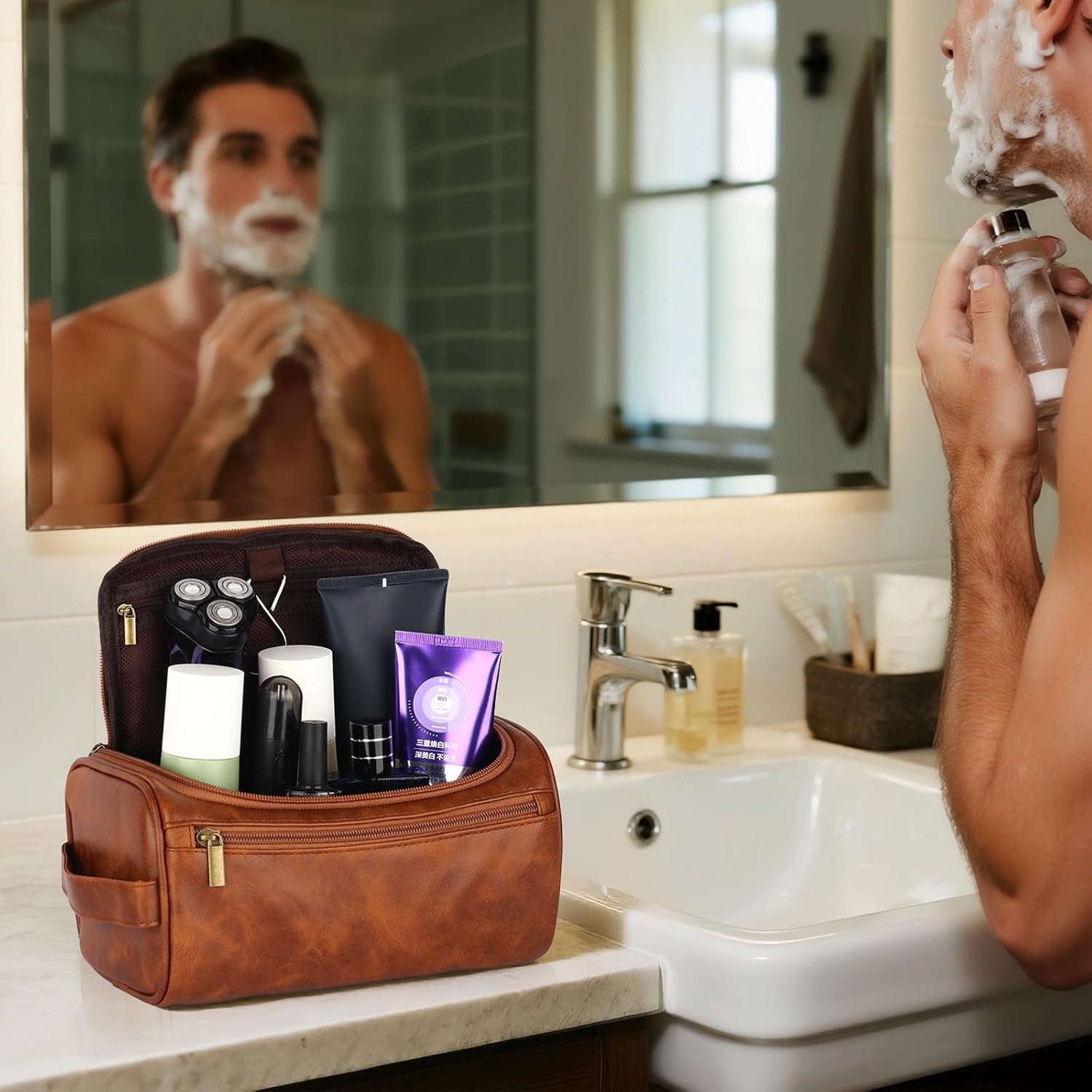Toiletries Bag Personnalisé pour Hommes, Accessoires de Voyage Essentiels En Vrac, Logo Personnalisé, Fabricant Offre pour Cadeaux d'Anniversaire (J, Marron Clair)