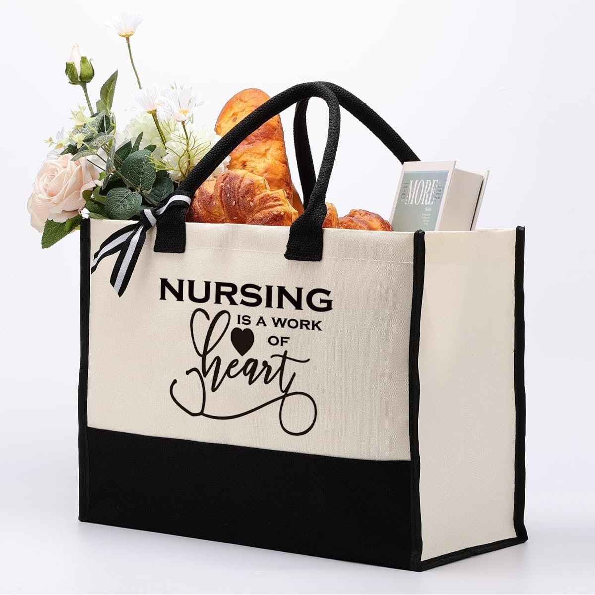Tote Bag en Toile pour Infirmière, Fabricant de Sac avec Message - L'Infirmière, un Travail de Coeur, Sac en Toile de Coton pour Offrir, Logo Personnalisé pour Infirmière, Idée de Cadeau Inspirant pour la Graduation, Merci Infirmière, Vente en Gros.