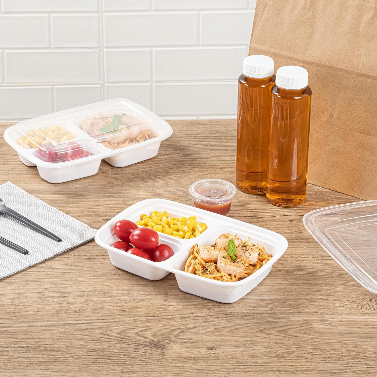 Grossiste Boîtes à emporter compartimentées de 26 onces, 50 contenants alimentaires en plastique blanc, 3 compartiments, avec couvercles en plastique clair, sans BPA, pour préparation de repas, Fabricant en gros, Logo Personnalisé.