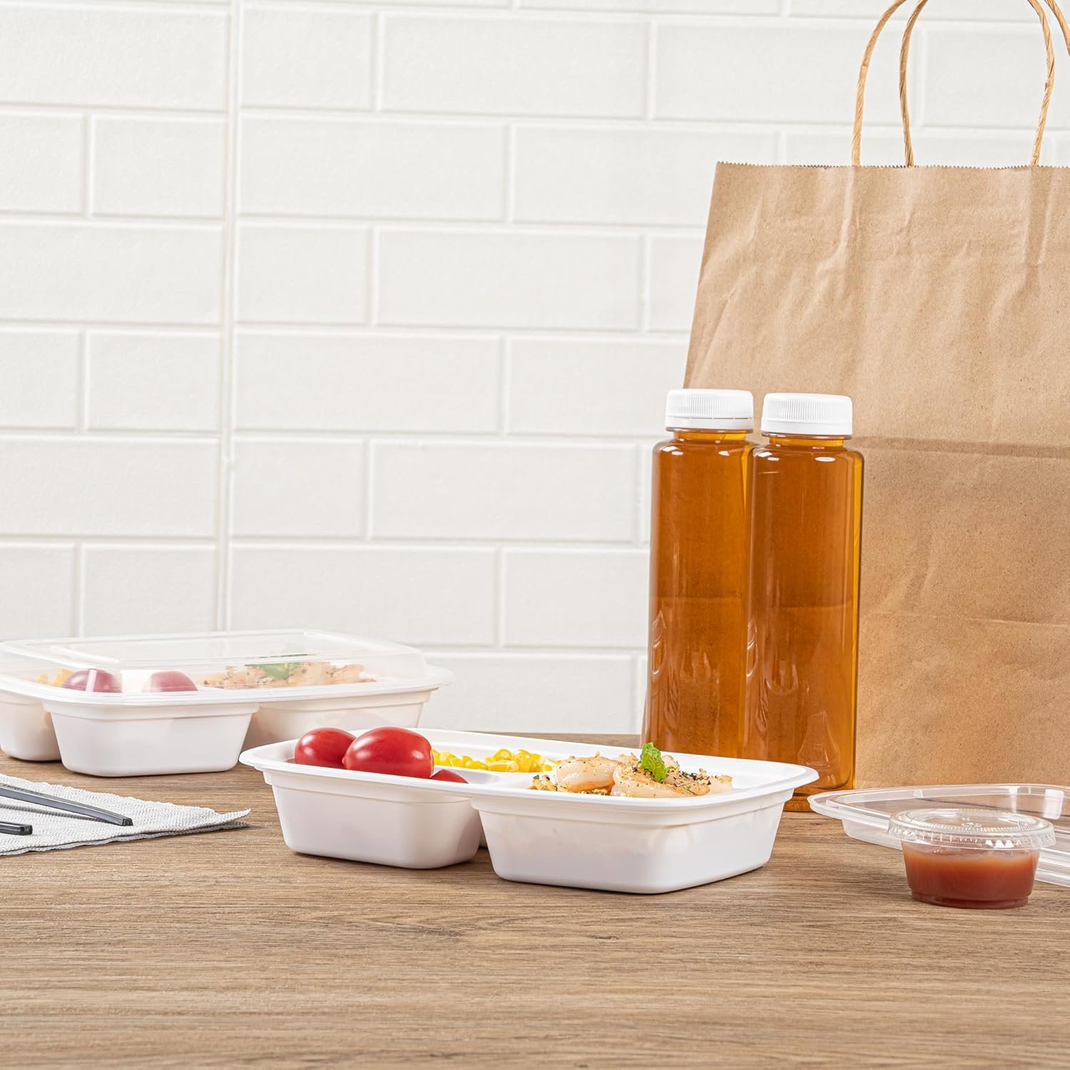 Grossiste Boîtes à emporter compartimentées de 26 onces, 50 contenants alimentaires en plastique blanc, 3 compartiments, avec couvercles en plastique clair, sans BPA, pour préparation de repas, Fabricant en gros, Logo Personnalisé.