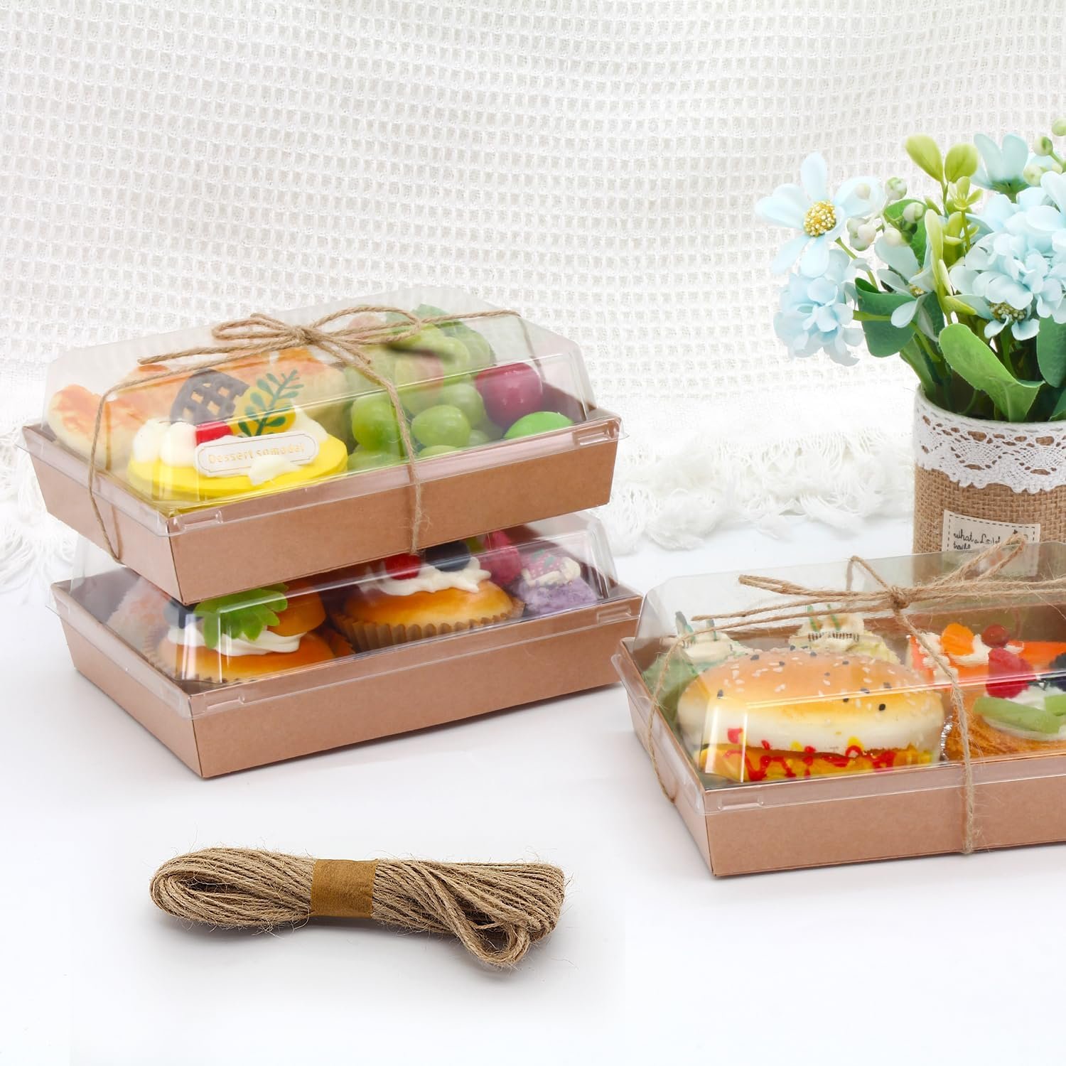 Grossiste Boîtes à Charcuterie 7x5x2.5 avec Couvercles Transparents, Contenants à Emporter pour Pâtisseries, Chocolat, Sandwichs, Cookies, Cupcakes, Pastries, Logo Personnalisé (50, Marron), Fabricant de Solutions en Vrac