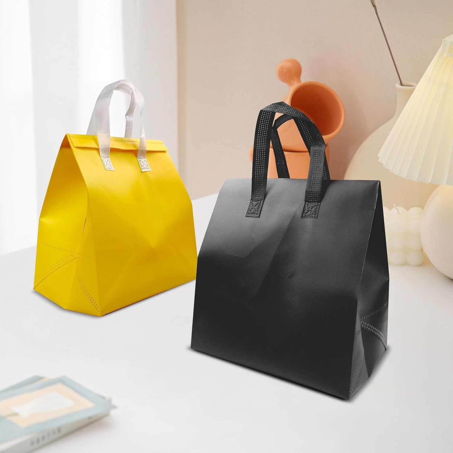 Grossiste 240 Pcs Sacs Isolés Pour Emporter 10,24 x 11,02 x 6,69 Pouces Vente en Gros Sacs Thermiques Jetables pour Livraison de Nourriture Chaude Froide Système de Refroidissement (8 Couleurs) Fabricant de Sacs à Logo Personnalisé Grossiste 240 Pcs Sacs Isolés Pour Emporter 10,24 x 11,02 x 6,69 Pouces Vente en Gros Sacs Thermiques Jetables pour Livraison de Nourriture Chaude Froide Système de Refroidissement (8 Couleurs) Fabricant de Sacs à Logo Personnalisé