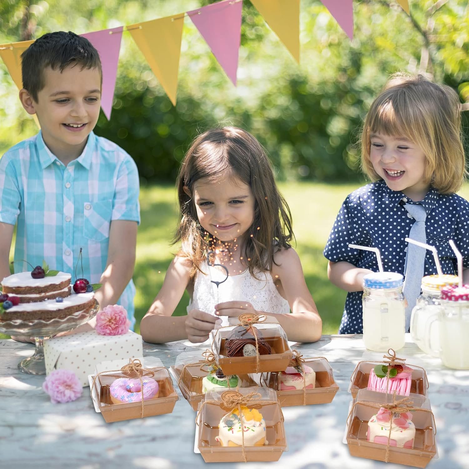 Grossiste Boîtes Charcuterie 50 Packs avec Couvercles Transparente, Contenants Alimentaires en Papier Kraft Résistant à l'Huile de 4 Pouces pour Sandwichs, Cookies, Cupcakes et Fraises, Fournisseur Marque Blanche