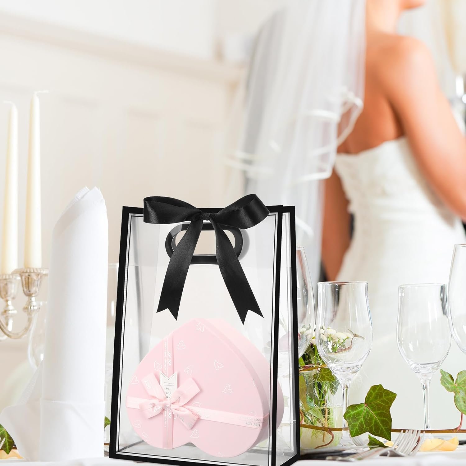 Grossiste de sacs cadeaux en plastique transparents, 12 pcs avec poignées découpées, sac réutilisable en PP avec ruban, idéal pour mariage, anniversaire, baby shower, 7x10x3.15 pouces, OEM, fournisseur en vente en gros Grossiste de sacs cadeaux en plastique transparents, 12 pcs avec poignées découpées, sac réutilisable en PP avec ruban, idéal pour mariage, anniversaire, baby shower, 7x10x3.15 pouces, OEM, fournisseur en vente en gros