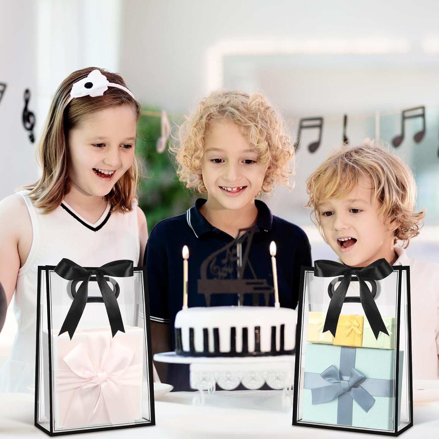 Grossiste de sacs cadeaux en plastique transparents, 12 pcs avec poignées découpées, sac réutilisable en PP avec ruban, idéal pour mariage, anniversaire, baby shower, 7x10x3.15 pouces, OEM, fournisseur en vente en gros Grossiste de sacs cadeaux en plastique transparents, 12 pcs avec poignées découpées, sac réutilisable en PP avec ruban, idéal pour mariage, anniversaire, baby shower, 7x10x3.15 pouces, OEM, fournisseur en vente en gros