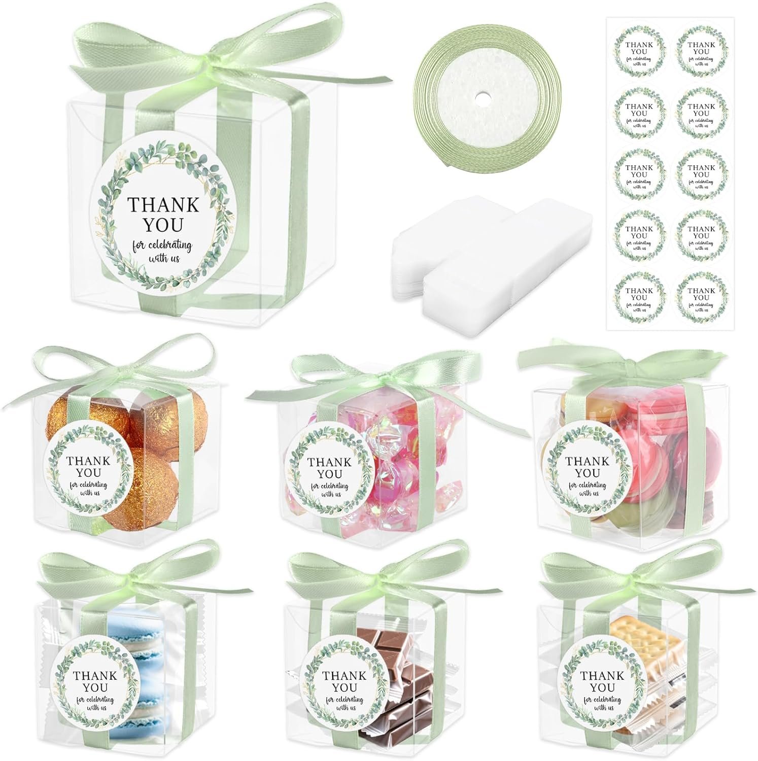 Grossiste de boîtes transparentes à friandises vertes 50 ensembles de 2x2x2 pouces avec logo personnalisé, parfaites pour les cadeaux de retour tels que macarons, bonbons, accompagnées d'un ruban et d'autocollants. Fabricant de décoration pour anniversaire et baby shower. Vente en gros pour vos événements.