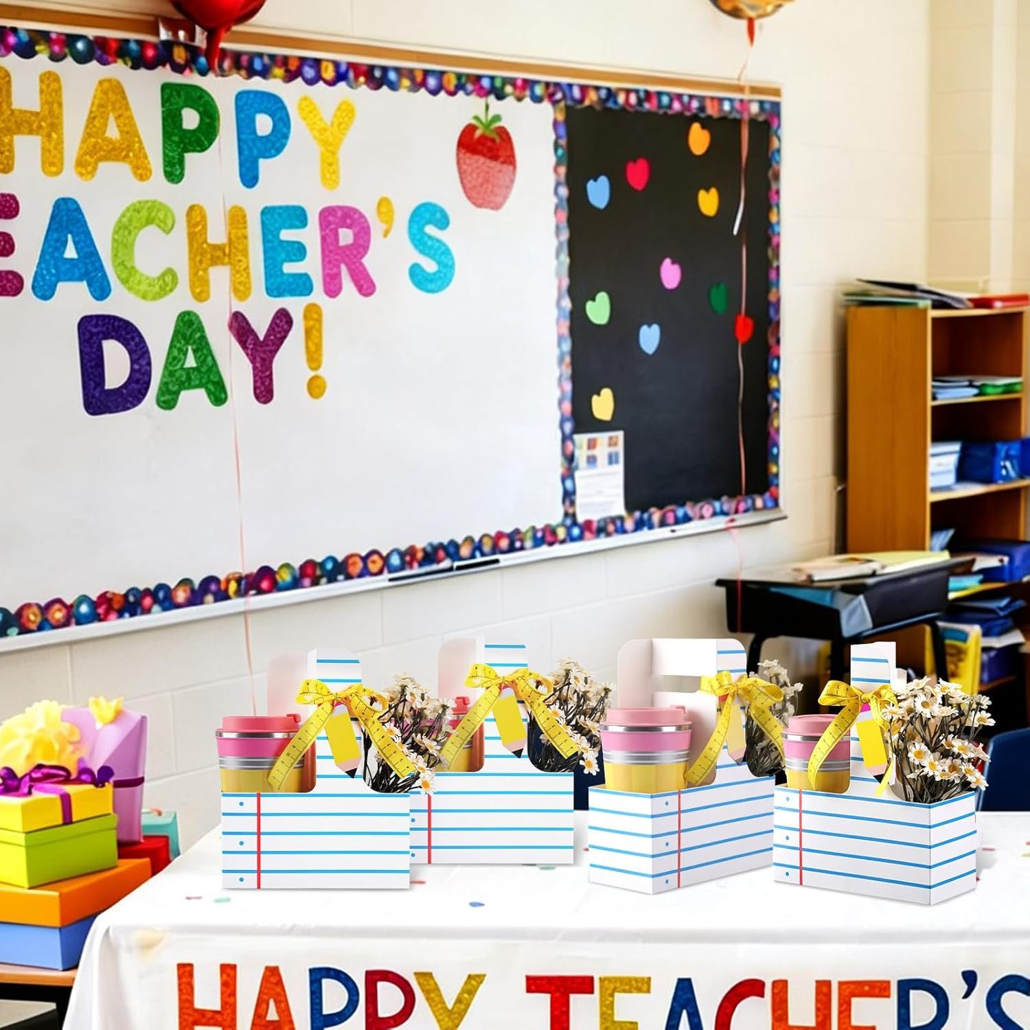 Grossiste de fournitures pour enseignants avec un ensemble de 12 cadeaux d'appréciation incluant un carnet, un porte-gobelet à 2 tasses, une carte de vœux, un ruban et un support à fleurs à manipuler pour des DIY en fin d'année scolaire et des fêtes de retour à l'école, disponible en vente en gros et avec option de logo personnalisé. Grossiste de fournitures pour enseignants avec un ensemble de 12 cadeaux d'appréciation incluant un carnet, un porte-gobelet à 2 tasses, une carte de vœux, un ruban et un support à fleurs à manipuler pour des DIY en fin d'année scolaire et des fêtes de retour à l'école, disponible en vente en gros et avec option de logo personnalisé.