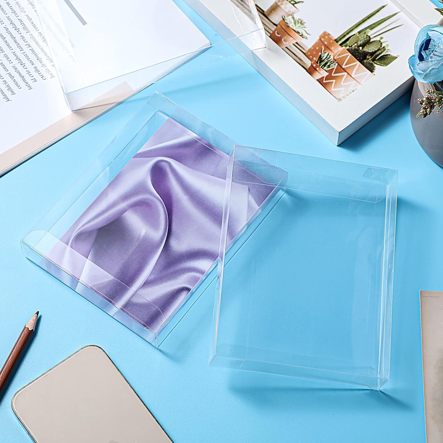 Grossiste de boîtes à cadeaux claires en plastique transparent, 100 pack de boîtes pliables pour enveloppes A2, logo personnalisé, 4.5 x 1.0 x 5.9 pouces, fournisseur pour stockage et emballage. Grossiste de boîtes à cadeaux claires en plastique transparent, 100 pack de boîtes pliables pour enveloppes A2, logo personnalisé, 4.5 x 1.0 x 5.9 pouces, fournisseur pour stockage et emballage.