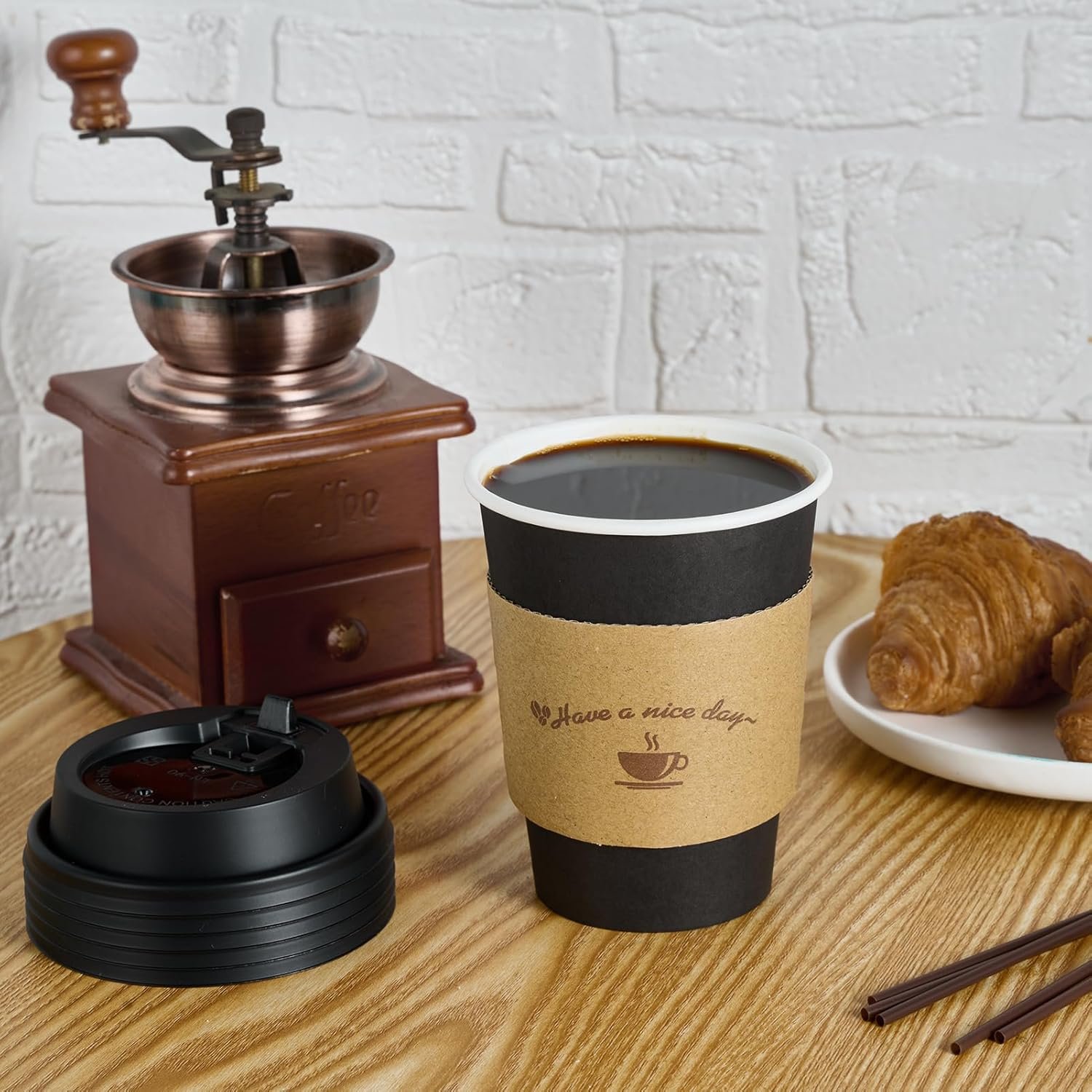 Grossiste Gobelets en papier de 12 oz pour boissons chaudes avec couvercles, manchons et bâtonnets de mélange, Logo Personnalisé pour fêtes et pique-niques en vrac. Fabricant de gobelets jetables pour le voyage et les événements. Grossiste Gobelets en papier de 12 oz pour boissons chaudes avec couvercles, manchons et bâtonnets de mélange, Logo Personnalisé pour fêtes et pique-niques en vrac. Fabricant de gobelets jetables pour le voyage et les événements.