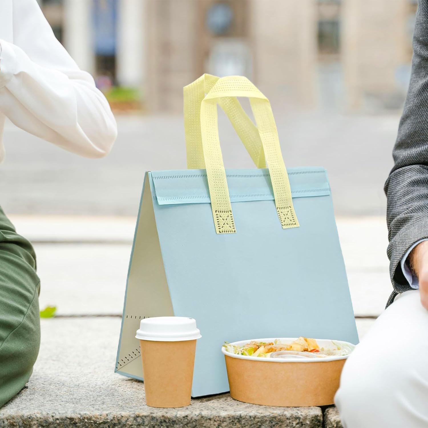 Grossiste de sacs isothermes pour repas à emporter, 120 pcs, 9.5 x 9.5 x 6 in, avec logo personnalisé, idéal pour la pizza, le café, le thé et les livraisons. Fournisseur de sacs de livraison pour restauration et pique-nique en vente en gros.
