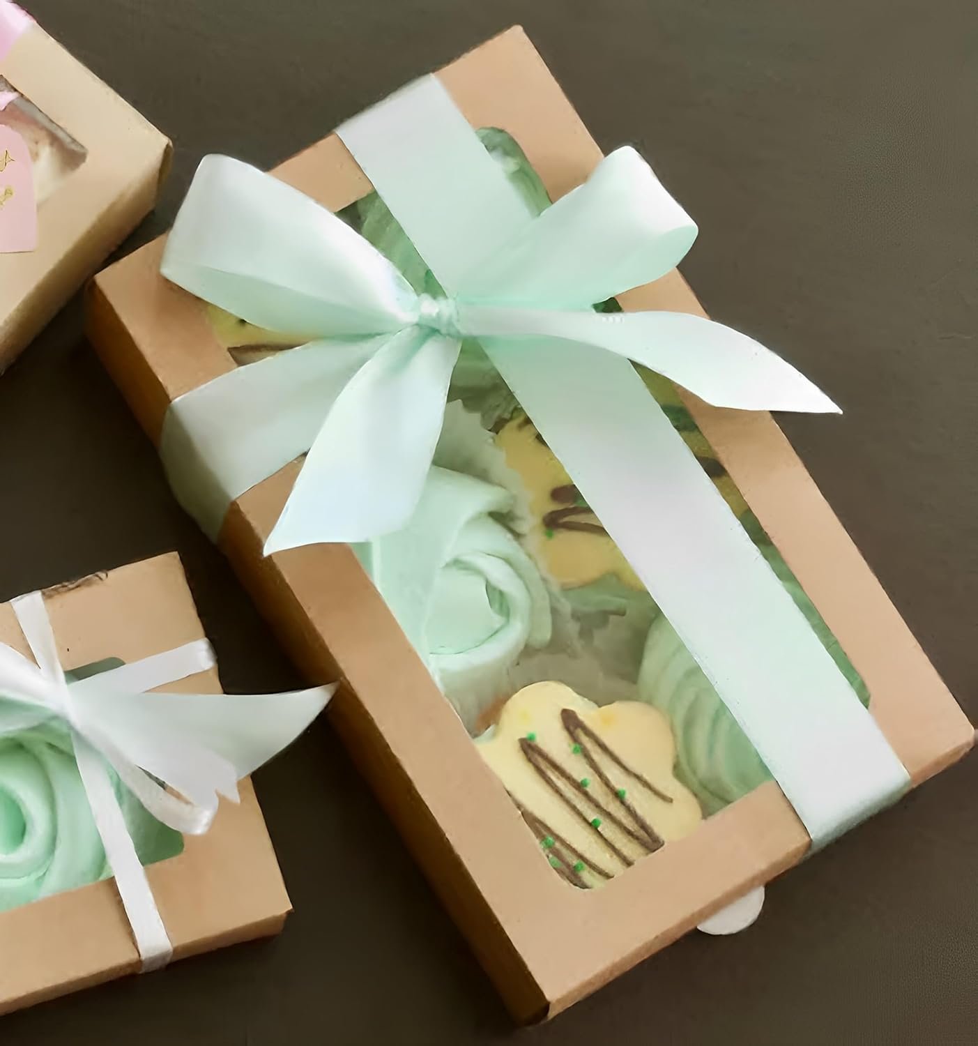 Boxes à pâtisserie marron 20pcs 8x6x2,5 pouces, Vente en Gros pour emballage, Fournisseur de boîtes à cookies, Logo Personnalisé pour gâteaux, idéal pour Saint-Valentin, Fête des Mères, Noël et rassemblements festifs.