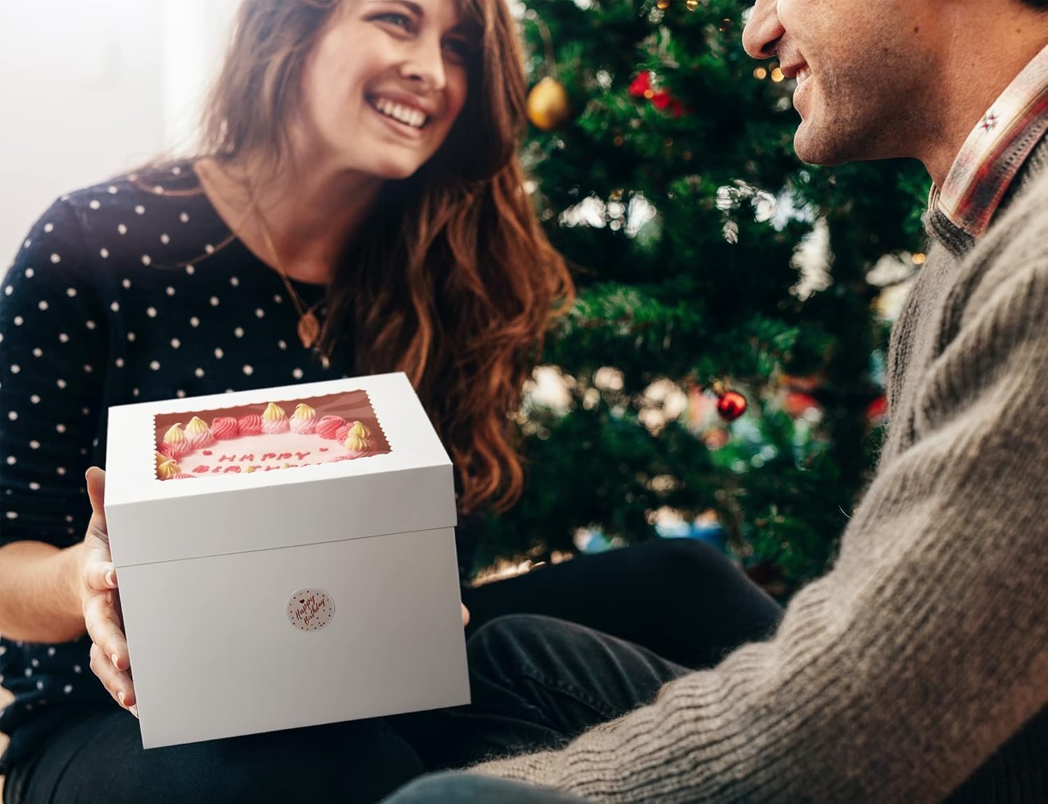 Grossiste en boîte à gâteaux blanche 10x10x8 pouces avec fenêtre, fournitures de décoration pour gâteaux, OEM pour des gâteaux multi-couches en vrac, fabricant de boîtes en carton pour cadeaux.