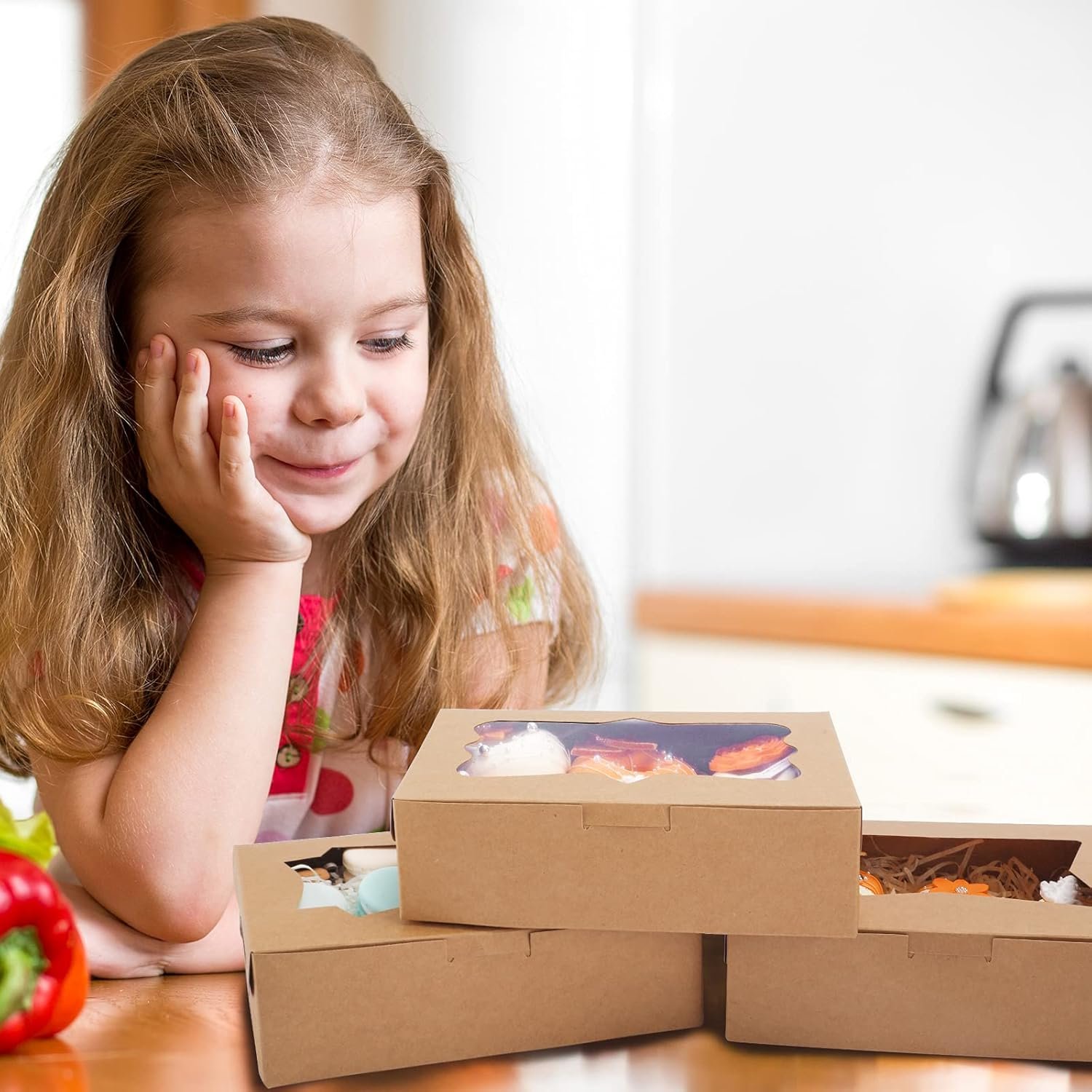 Grossiste en Vrac de boîtes à biscuits 24pcs 8x6x2.5 pouces avec fenêtre, boîte à pâtisserie pour chocolat, fraises, donuts et muffins, Fournisseur d'emballages personnalisés, Marque Blanche.