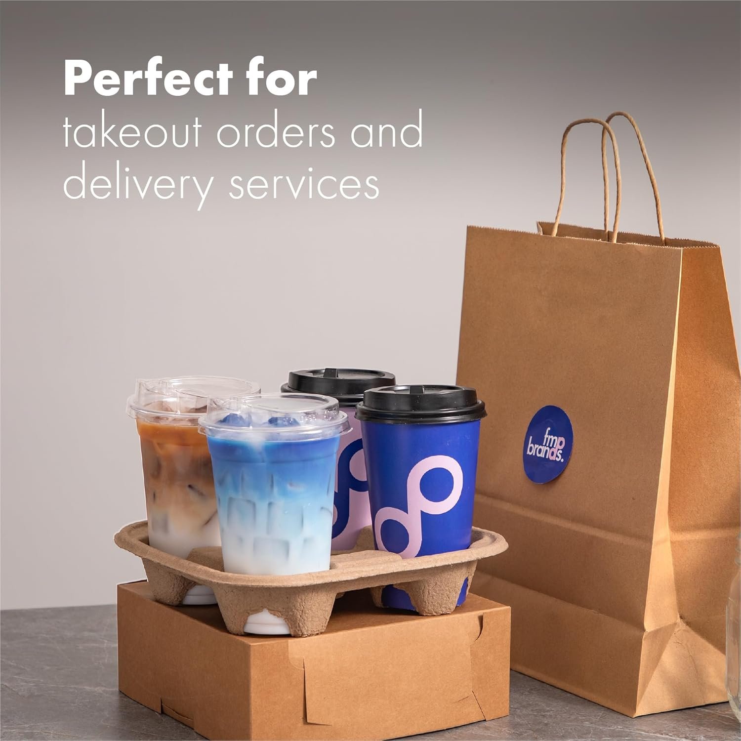 Grossiste de porte-gobelet jetables 4 tasses, support en pulpe de fibre compostable pour gobelets de 8 à 32 oz, idéal pour le service de livraison, logo personnalisé, fournisseur durable pour cafés à emporter.