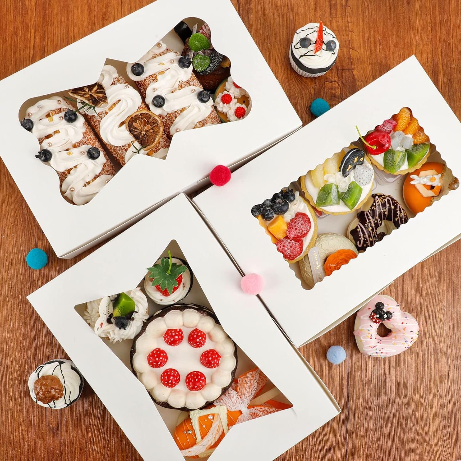 Grossiste en boîtes à pâtisserie 48 pcs, 12x8x2,5 pouces, avec 3 styles de fenêtres pour desserts, cookies et fraises enrobées de chocolat, marque blanche et 4 autocollants inclus.