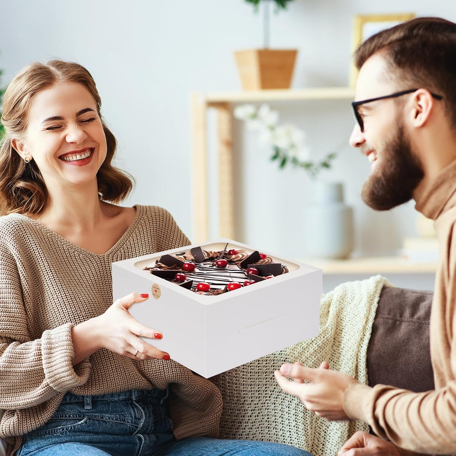 Grossiste en Vrac Boîtes à Gâteau Blanches avec Fenêtre 10x10x5 Pouces, Contenants à Pâtisserie, OEM pour Gâteaux, Cupcakes, Biscuits, Tartes et Pâtisseries pour la Saint-Valentin et la Fête des Mères.