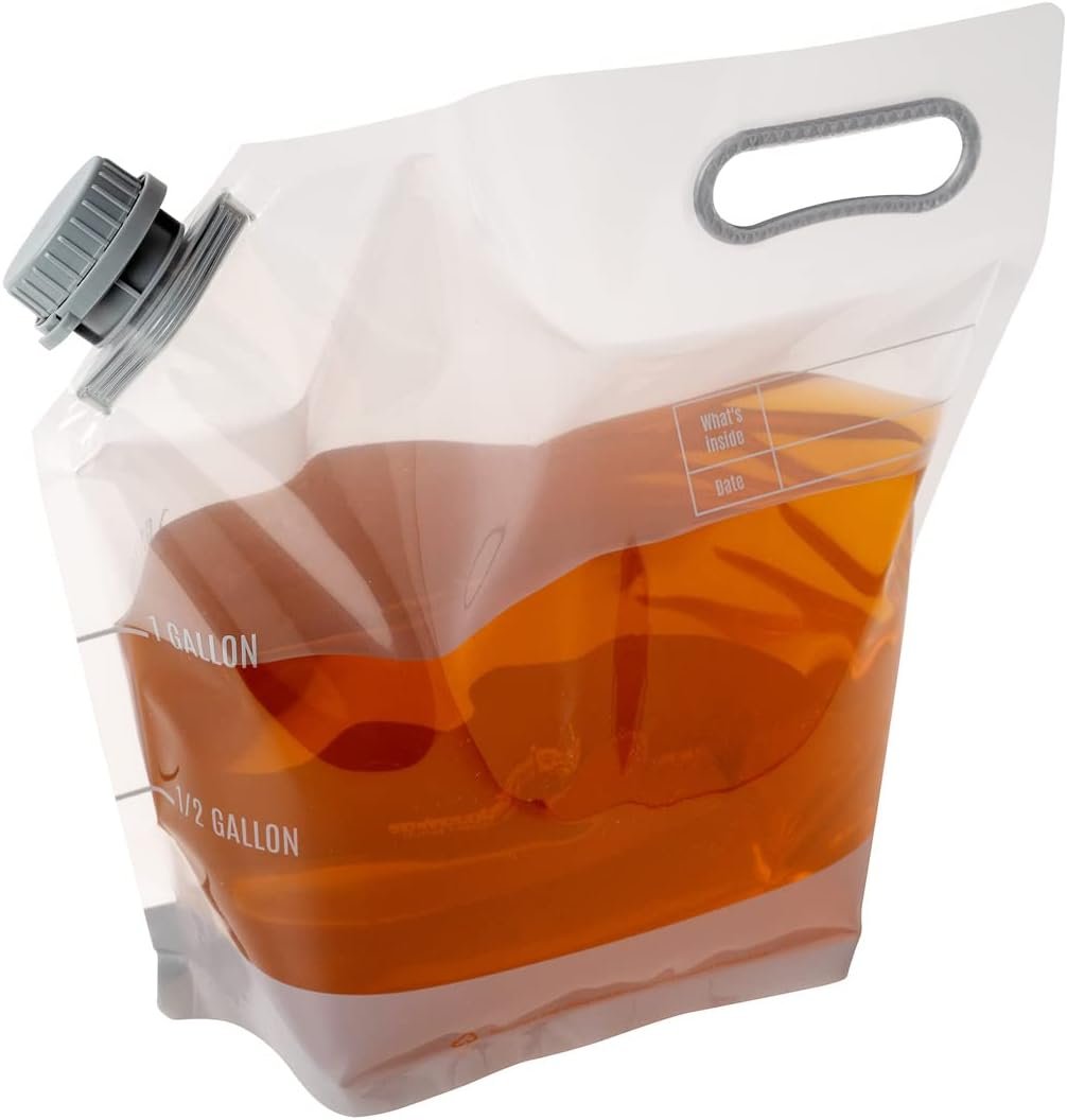 Containers d'eau de 1 gallon avec 10 sacs à boisson en plastique clair, vendus en gros, incluant des bouchons à preuve d'altération. Solution idéale pour les événements de traiteur, le camping ou la randonnée, ces sacs sont dotés d'une poignée durable et conviennent à une marque blanche.