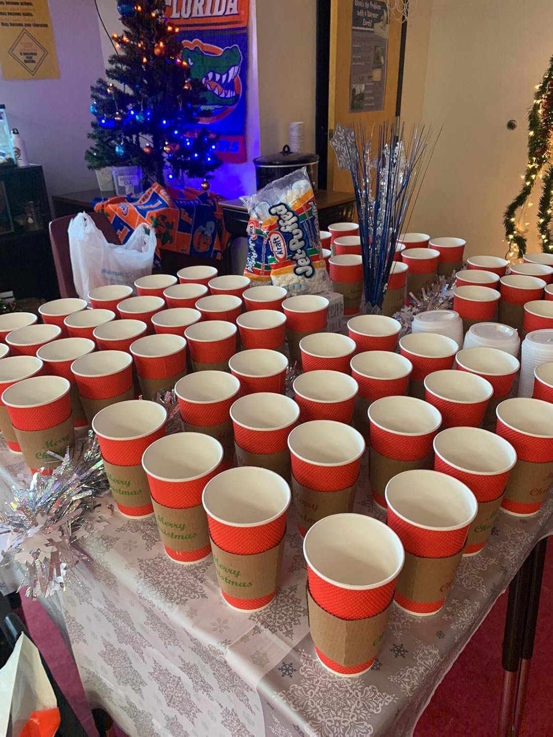 Grossiste de manchons à café de Noël 50 unités, manchons en papier pour chocolat chaud avec impression Joyeux Noël en rouge et vert, Fabricant de manchons personnalisés.